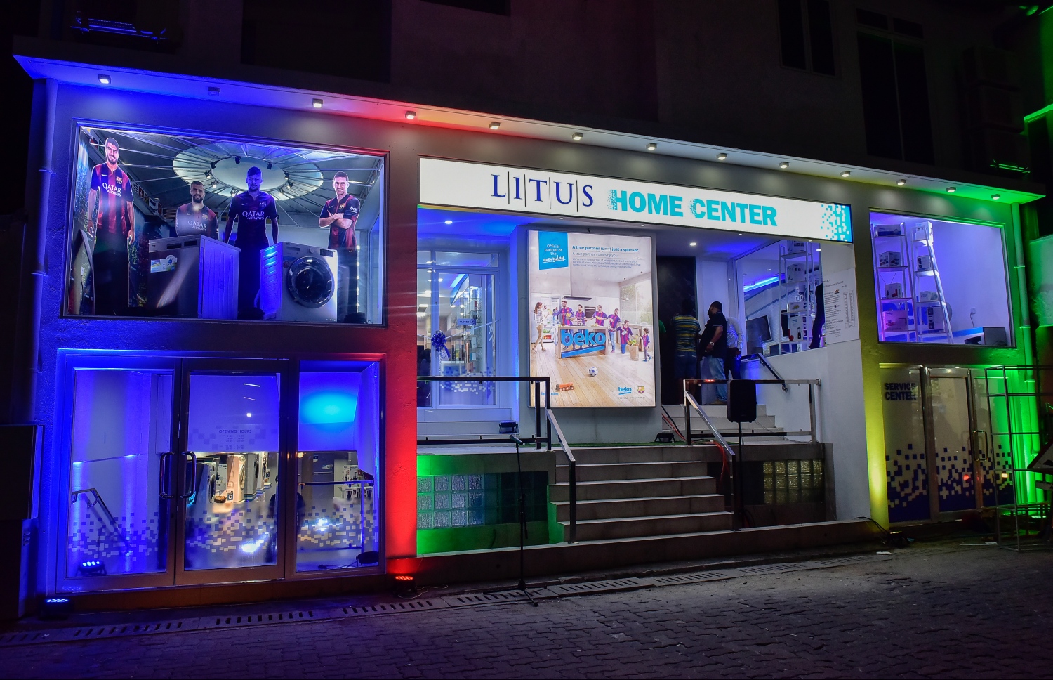 މާލެ: ޖުލައި 13، 2017- ރާއްޖޭގައި ފުޅާ ދާއިރާއެއްގައި ސައިކަލްގެ ވިޔާފާރި ކުރާ ލިޓަސް އިން މާލޭގައި ހުޅުވި ހޯމް ސެންޓަރުގެ ޝޯ ރޫމް.--- މިހާރު ފޮޓޯ: ނިޝާން އަލީ