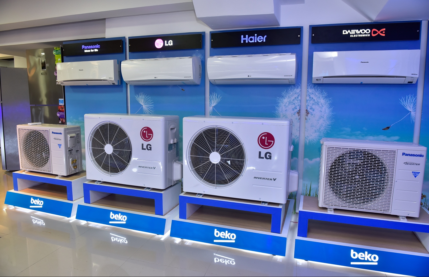 މާލެ: ޖުލައި 13، 2017، ރާއްޖޭގައި ފުޅާ ދާއިރާއެއްގައި ސައިކަލްގެ ވިޔާފާރި ކުރާ ލިޓަސް އިން މާލޭގައި ހުޅުވި ހޯމް ސެންޓަރުގެ ޝޯ ރޫމް.--- މިހާރު ފޮޓޯ: ނިޝާން އަލީ