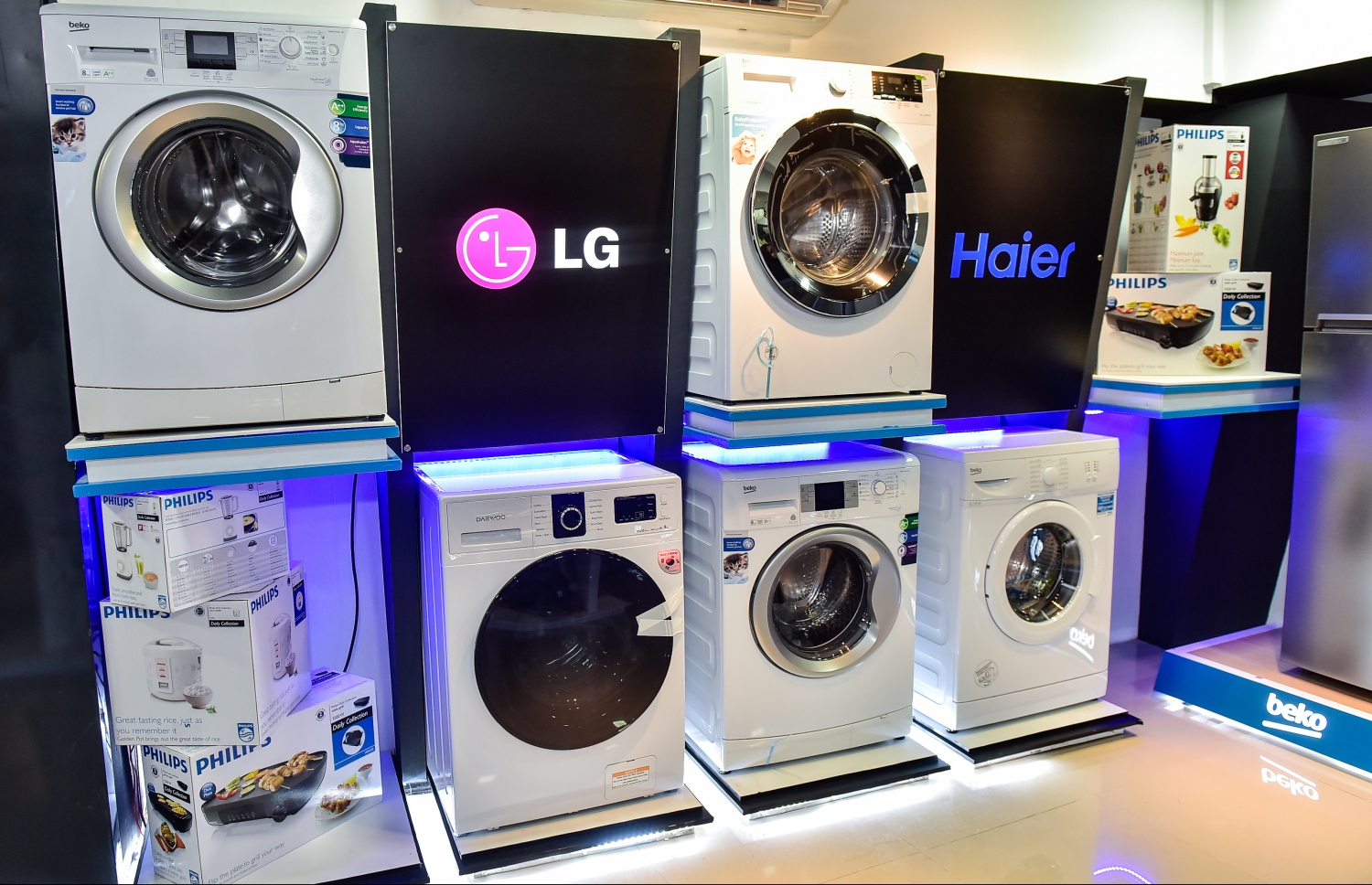 މާލެ: ޖުލައި 13، 2017، ރާއްޖޭގައި ފުޅާ ދާއިރާއެއްގައި ސައިކަލްގެ ވިޔާފާރި ކުރާ ލިޓަސް އިން މާލޭގައި ހުޅުވި ހޯމް ސެންޓަރުގެ ޝޯ ރޫމް.--- މިހާރު ފޮޓޯ: ނިޝާން އަލީ