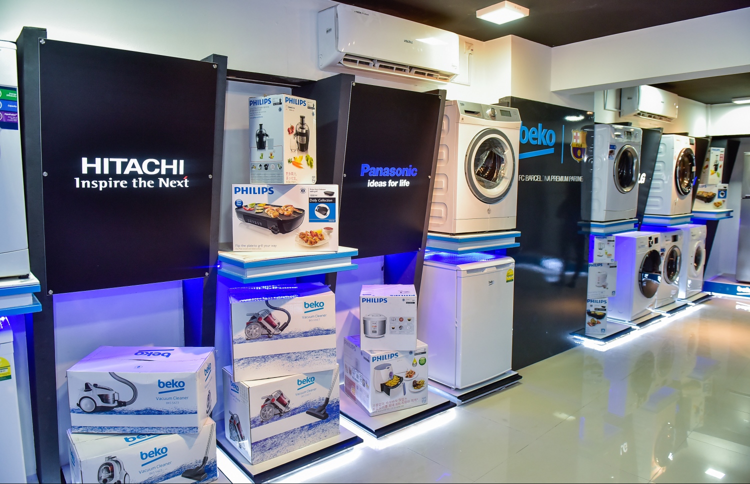 މާލެ: ޖުލައި 13، 2017، ރާއްޖޭގައި ފުޅާ ދާއިރާއެއްގައި ސައިކަލްގެ ވިޔާފާރި ކުރާ ލިޓަސް އިން މާލޭގައި ހުޅުވި ހޯމް ސެންޓަރުގެ ޝޯ ރޫމް.--- މިހާރު ފޮޓޯ: ނިޝާން އަލީ