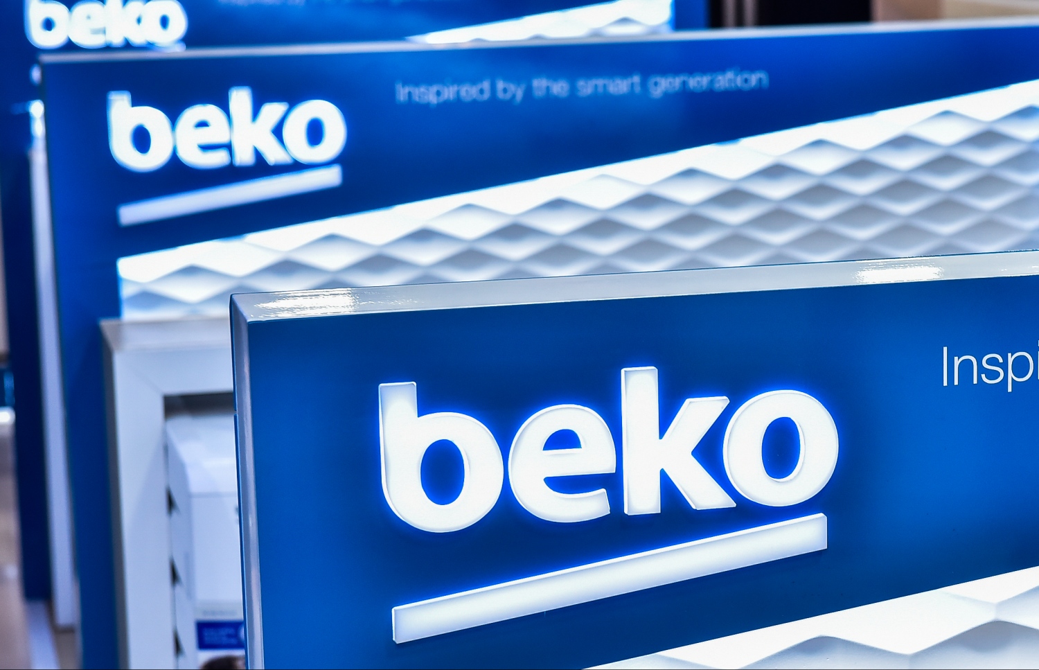 މާލެ: 13 ޖުލައި 2017، ރާއްޖޭގައި ފުޅާ ދާއިރާއެއްގައި ސައިކަލްގެ ވިޔާފާރި ކުރާ ލިޓަސް އިން މާލޭގައި ހުޅުވި ހޯމް ސެންޓަރުގެ ޝޯ ރޫމް.--- މިހާރު ފޮޓޯ: ނިޝާން އަލީ