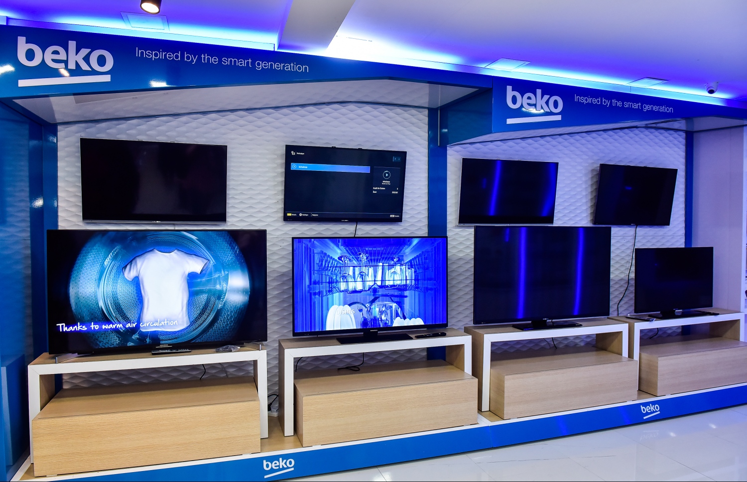 މާލެ: 13 ޖުލައި 2017، ރާއްޖޭގައި ފުޅާ ދާއިރާއެއްގައި ސައިކަލްގެ ވިޔާފާރި ކުރާ ލިޓަސް އިން މާލޭގައި ހުޅުވި ހޯމް ސެންޓަރުގެ ޝޯ ރޫމް.--- މިހާރު ފޮޓޯ: ނިޝާން އަލީ