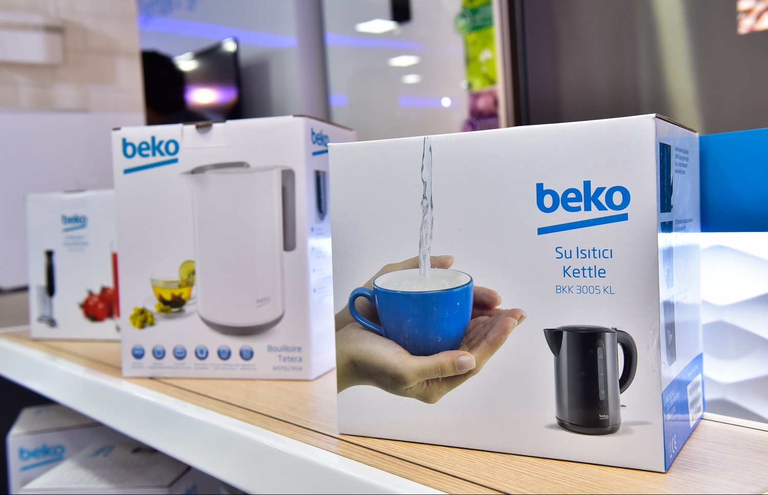 މާލެ: 13 ޖުލައި 2017، ރާއްޖޭގައި ފުޅާ ދާއިރާއެއްގައި ސައިކަލްގެ ވިޔާފާރި ކުރާ ލިޓަސް އިން މާލޭގައި ހުޅުވި ހޯމް ސެންޓަރުގެ ޝޯ ރޫމް.--- މިހާރު ފޮޓޯ: ނިޝާން އަލީ