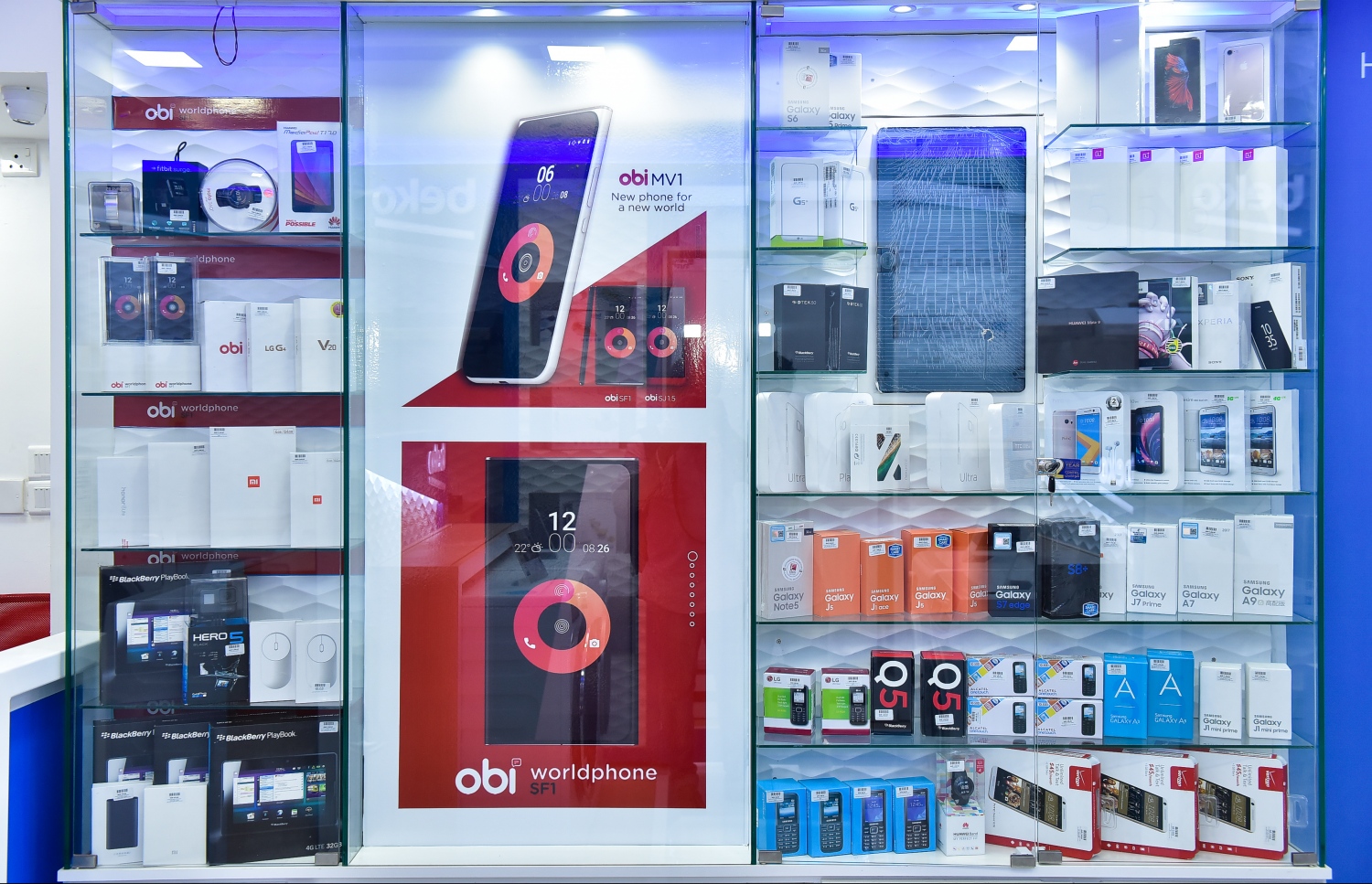 މާލެ: 13 ޖުލައި 2017، ރާއްޖޭގައި ފުޅާ ދާއިރާއެއްގައި ސައިކަލްގެ ވިޔާފާރި ކުރާ ލިޓަސް އިން މާލޭގައި ހުޅުވި ހޯމް ސެންޓަރުގެ ޝޯ ރޫމް.--- މިހާރު ފޮޓޯ: ނިޝާން އަލީ