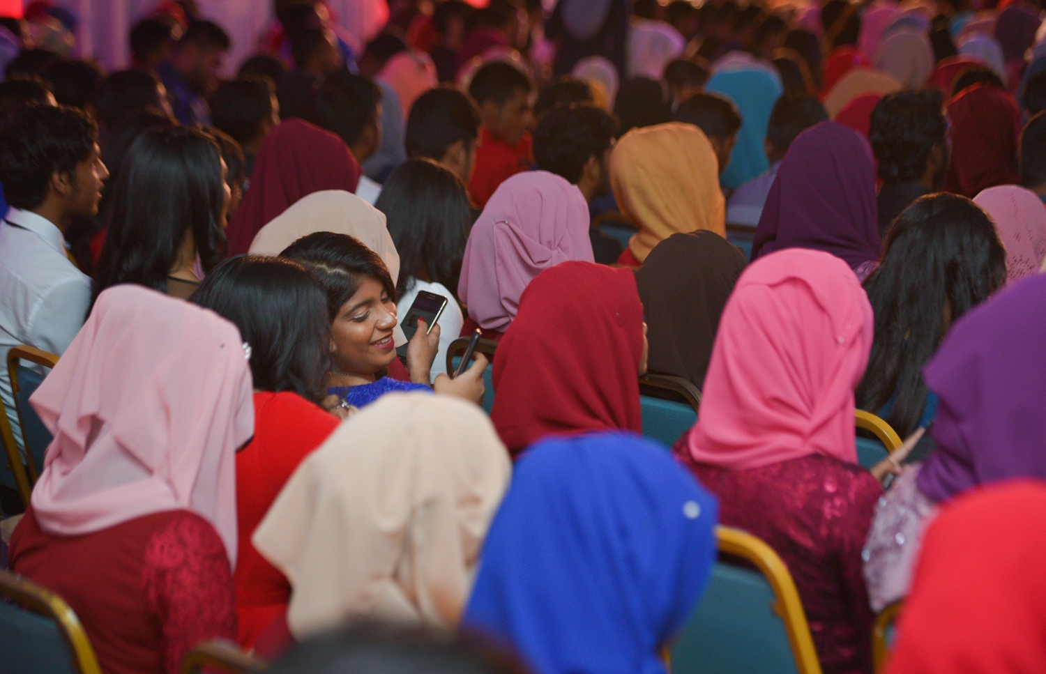 މާލެ: ޖުލައި 13، 2017- މިދިޔަ އަހަރުގެ އޯ ލެވެލް އިމްތިހާނުގެ ގަދަ 10 ގައި ހިމެނުނު ދަރިވަރުންނަށް އިނާމު ދިނުމަށް ބޭއްވި ހަފުލާ: މި އިމްތިހާނުގައި ދުނިޔޭގެ ފެންވަރުގައި އެކި މާއްދާތަކުން ގަދަ 10 ގައި ރާއްޖޭގެ 48 ދަރިވަރަކު ވެސް ހިމެނުނު. އަދި ރާއްޖޭގެ ގަދަ 10 ގައި 589 ދަރިވަރަކަށް ހިމެނިފައިވޭ.---މިހާރު ފޮޓޯތައް: ހުސެއިން ވަހީދު