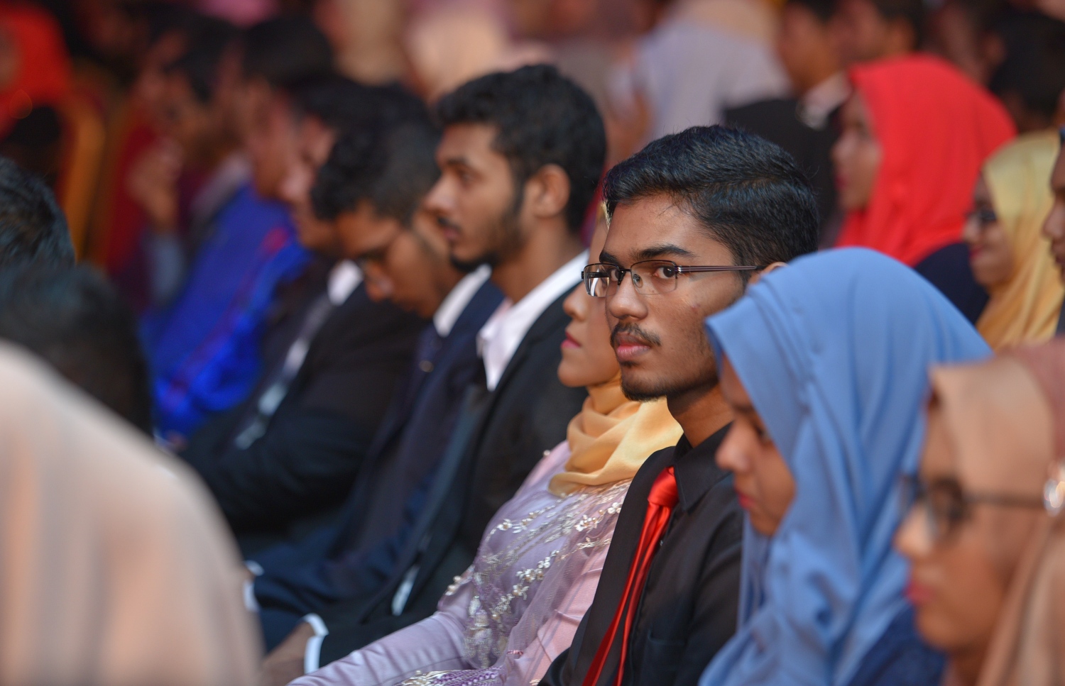 މާލެ: ޖުލައި 13، 2017- މިދިޔަ އަހަރުގެ އޯ ލެވެލް އިމްތިހާނުގެ ގަދަ 10 ގައި ހިމެނުނު ދަރިވަރުންނަށް އިނާމު ދިނުމަށް ބޭއްވި ހަފުލާގެ ތެރެއިން: މި އިމްތިހާނުގައި ދުނިޔޭގެ ފެންވަރުގައި އެކި މާއްދާތަކުން ގަދަ 10 ގައި ރާއްޖޭގެ 48 ދަރިވަރަކު ވެސް ހިމެނުނު. އަދި ރާއްޖޭގެ ގަދަ 10 ގައި 589 ދަރިވަރަކަށް ހިމެނިފައިވޭ.---މިހާރު ފޮޓޯތައް: ހުސެއިން ވަހީދު