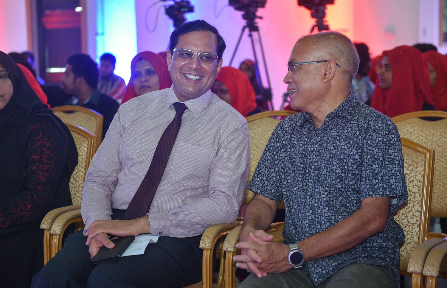 މާލެ: ޖުލައި 15، 2017- ލޭ ހަދިޔާ ކުރުމުގެ ބައިނަލްއަގުވާމީ ދުވަސް ފާހަގަކުރުމުގެ ގޮތުން އެލިއާ އިންވެސްޓްމަންޓާއި މޯލްޑިވްސް ބްލަޑް ސާވިސް ގުޅިގެން ކުރިއަށް ގެންދިޔަ ލޭ ހަދިޔާ ކުރުމުގެ ކޭމްޕް ފެށުމަށް ބޭއްވި ހަފުލާގެ ތެރެއިން.---މިހާރު ފޮޓޯ: ހުސެއިން ވަހީދު