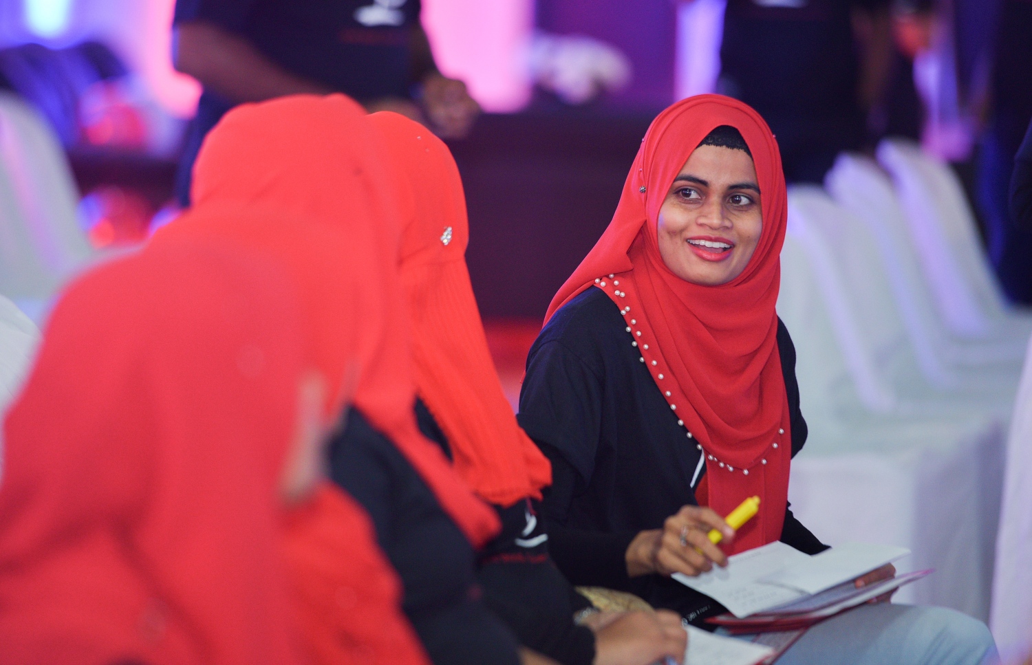 މާލެ: ޖުލައި 15، 2017- ލޭ ހަދިޔާ ކުރުމުގެ ބައިނަލްއަގުވާމީ ދުވަސް ފާހަގަކުރުމުގެ ގޮތުން އެލިއާ އިންވެސްޓްމަންޓާއި މޯލްޑިވްސް ބްލަޑް ސާވިސް ގުޅިގެން ކުރިއަށް ގެންދިޔަ ލޭ ހަދިޔާ ކުރުމުގެ ކޭމްޕް ފެށުމަށް ބޭއްވި ހަފުލާގެ ތެރެއިން.---މިހާރު ފޮޓޯ: ހުސެއިން ވަހީދު