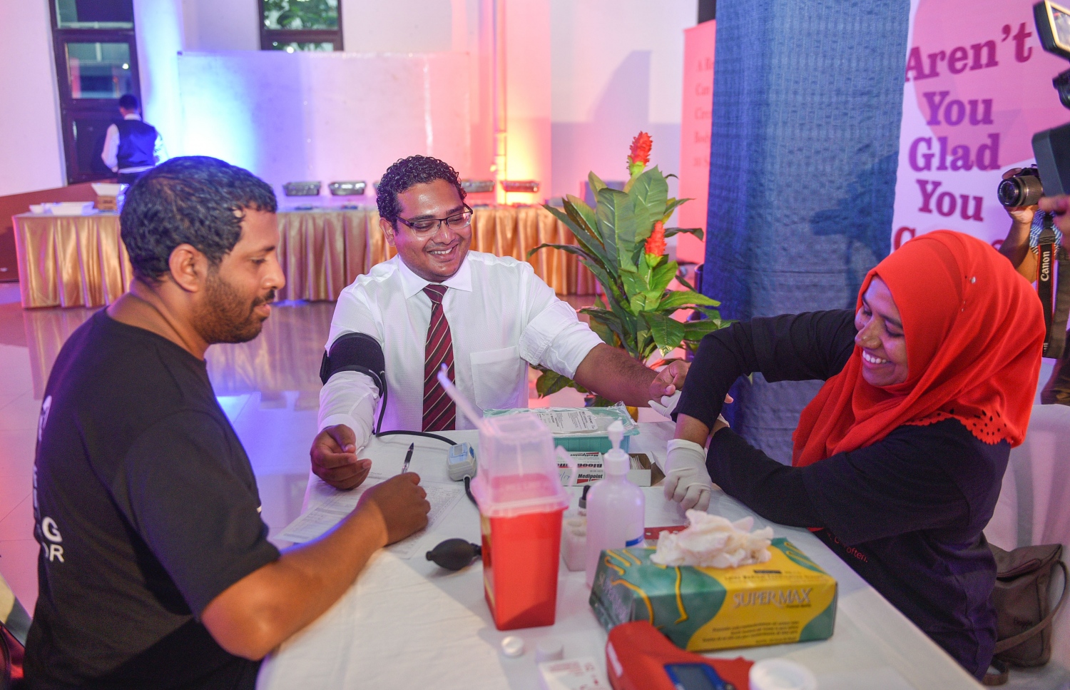 އެލިއާގެ ލޭ ހަދިޔާ ކުރުމުގެ ކޭމްޕް