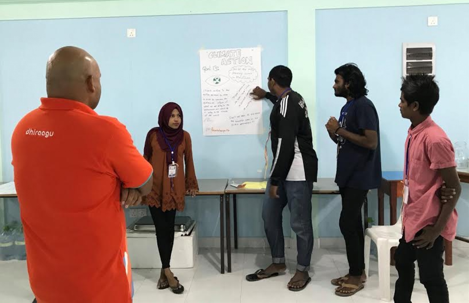 ޔޫއެންޑީޕީ އާއި ދިރާގު ގުޅިގެން ހިންގާ ޔޫތު ލީޑާޝިޕް ޑިވެލޮޕްމަންޓް ޕްރޮގްރާމްގެ ބައިވެރިންނަށް ސެޝަނެއް ނަގައިދެނީ: ފޮޓޯ: ޔޫއެންޑީޕީ