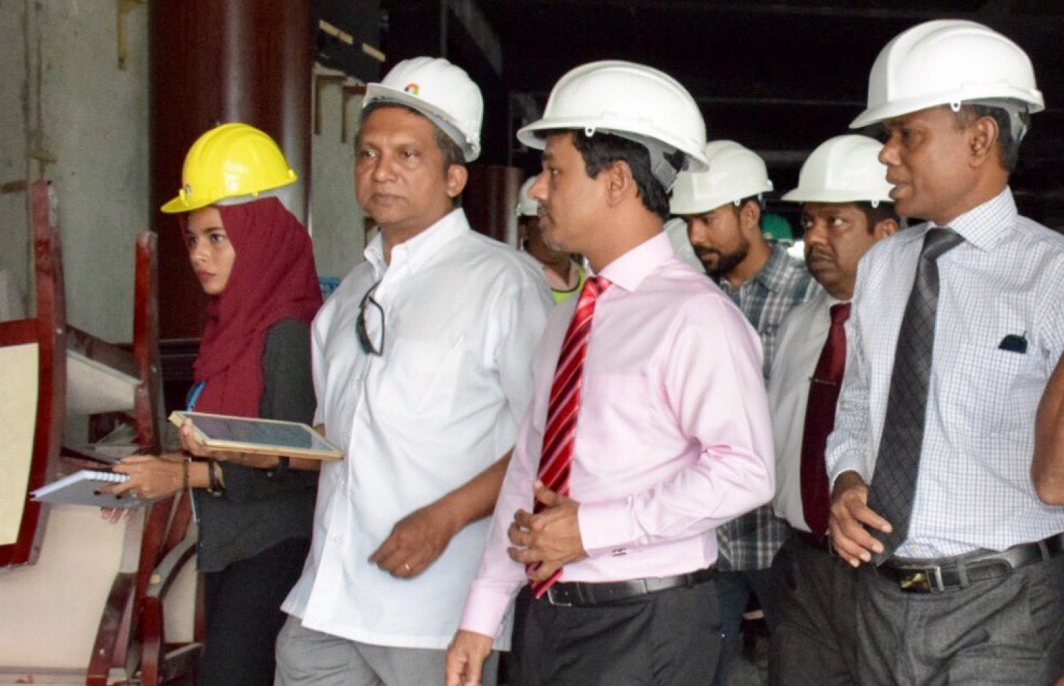 އައްޑޫ އާ ހޮސްޕިޓަލްގެ މަސައްކަތް މިނިސްޓަރު ބައްލަވާލައްވަނީ. ފޮޓޯ: މިނިސްޓްރީ