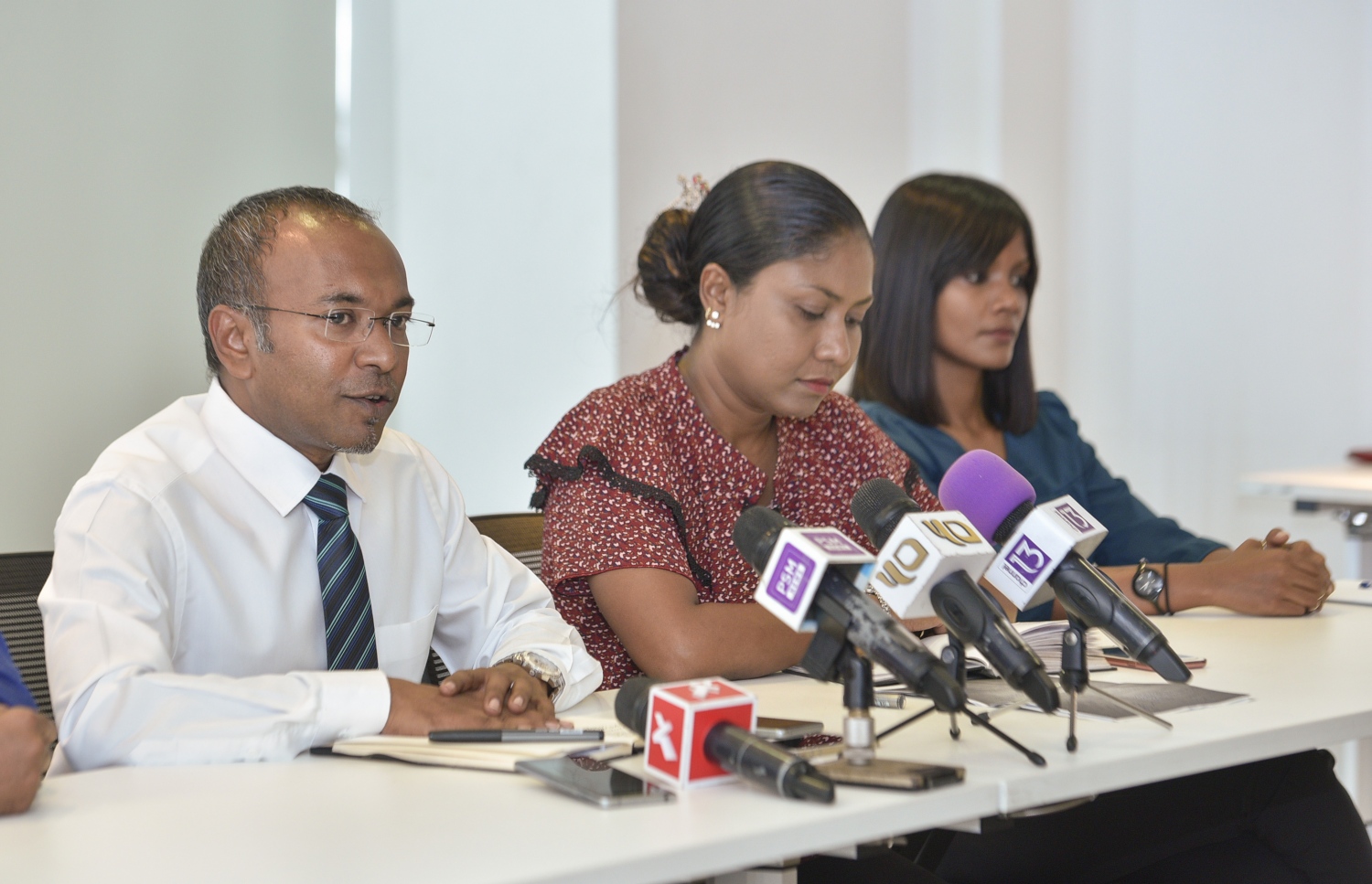 ނަޝީދުގެ ވަކީލުން މިއަދު ނޫސްވެރިންނާ ވާހަކަ ދައްކަވަނީ. --ފޮޓޯ: ހުސެއިން ވަހީދު/ މިހާރު