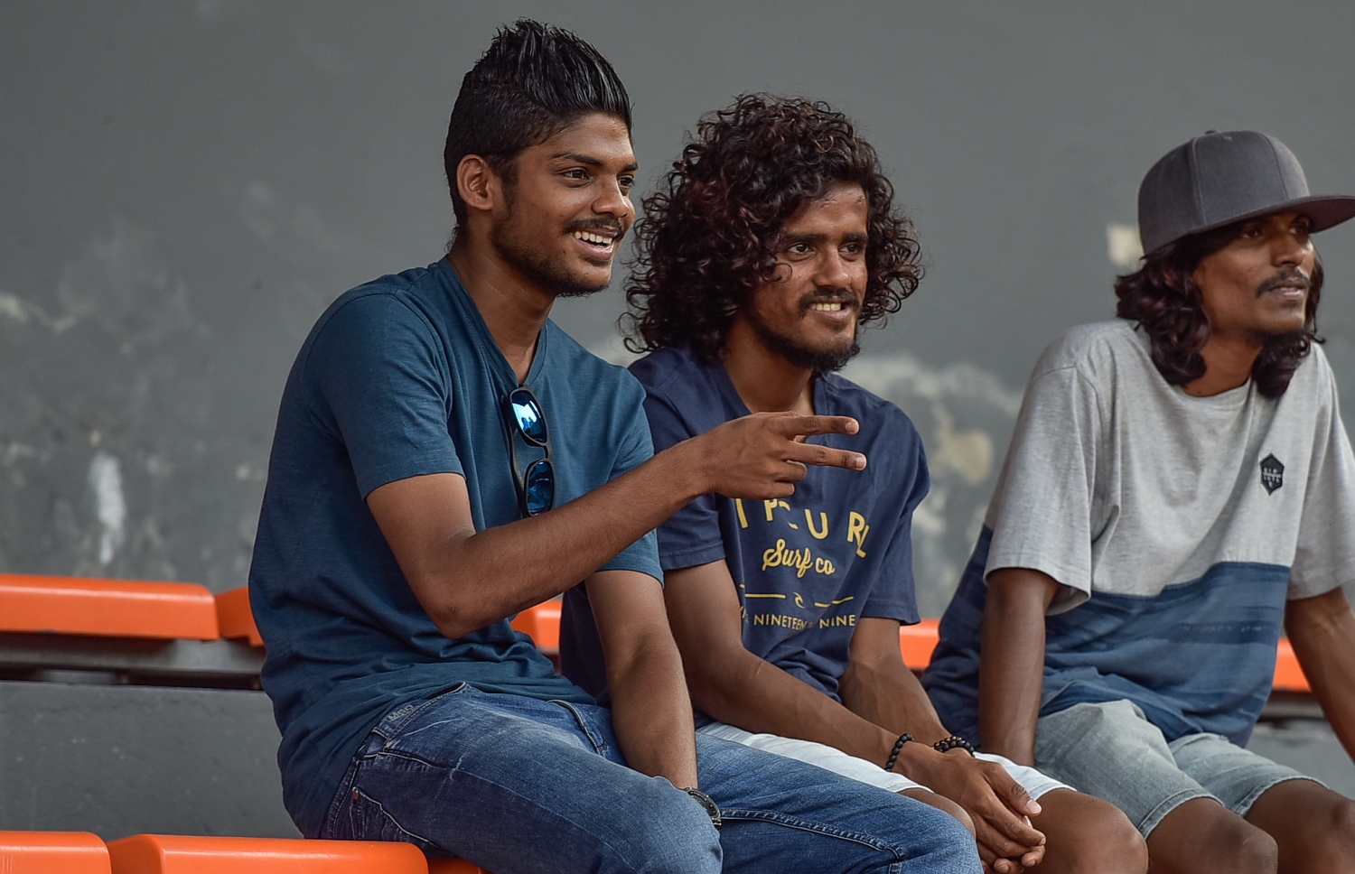 މިދިޔަ އަހަރު އީގަލްސް ކުޅުނު މެޗެއް ބަލަން ބޮބީ (ވ) އާއި އެ ޓީމުގެ މުއްކި ދަނޑުގައި: މިދިޔަ އަހަރުގެ ފަހުބައި އޭނާ ހޭދަކުރަން ޖެހުނީ ކުޅި ބެލުންތެރިއެއްގެ ގޮތުގައި. --ފޮޓޯ: ނިޝާން އަލީ/ މިހާރު