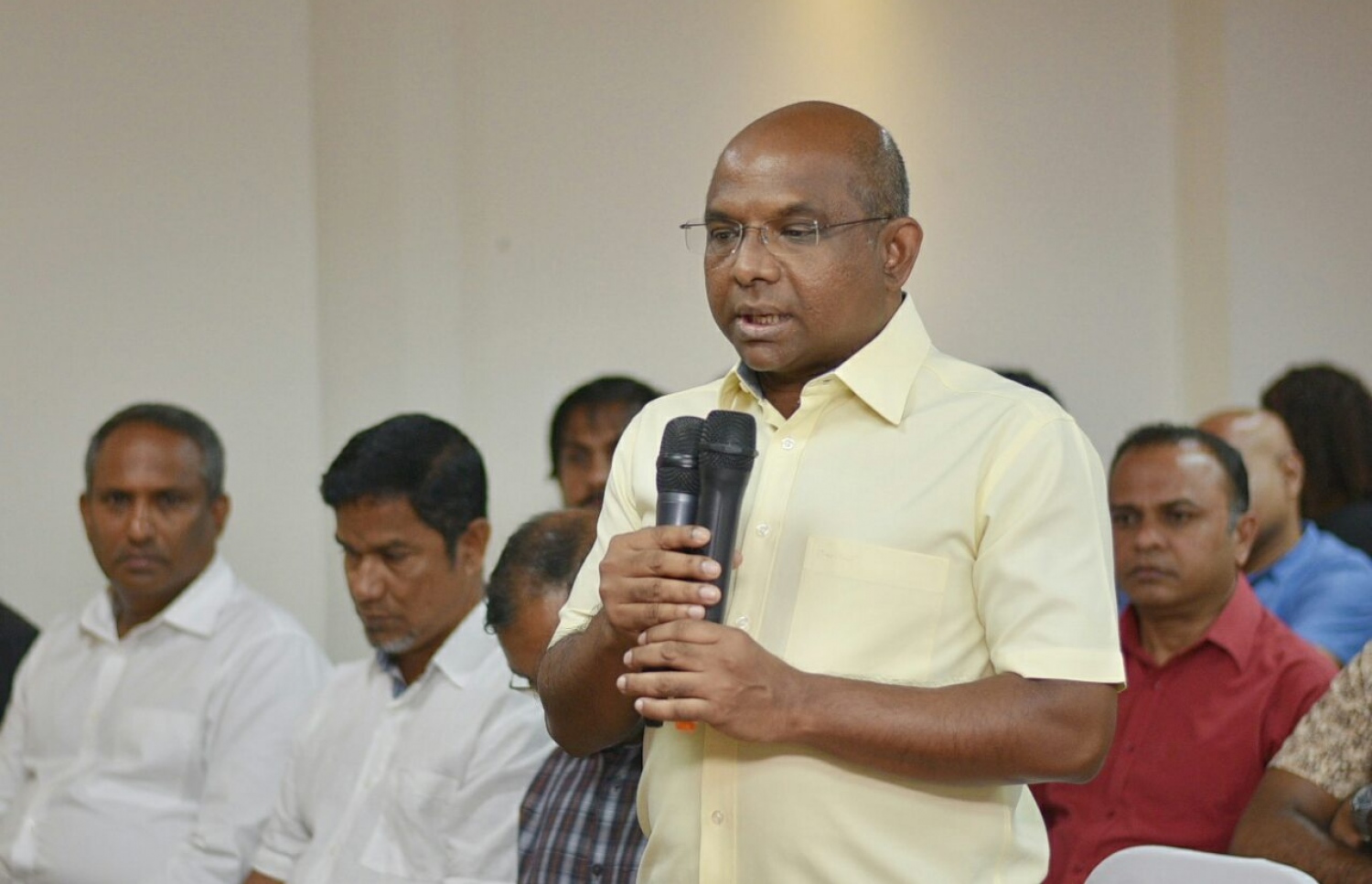 އެމްޑީޕީ ގައުމީ މަޖިލީހުގެ ކުއްލި ބައްދަލުވުމުގައި ޝާހިދު ރޭ ވާހަކަ ދައްކަވަނީ. - ފޮޓޯ: މިހާރު/ ހުސެއިން ވަހީދު