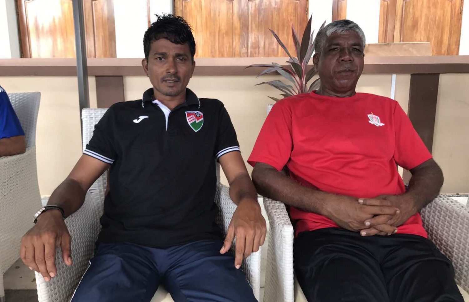 ވާހިދު (ކ) 2008 ވަނަ އަހަރުގެ ސާފް ޗެމްޕިއަންޝިޕުގެ ތަށި ރާއްޖޭން ކާމިޔާބުކުރިއިރު ކެޕްޓަންކަން ކުރި އައްސަދާ އެކު ސަލްސާ ރިޓްރީޓުގައި. --ފޮޓޯ: މުހައްމަދު ހަމްދޫން/ މިހާރު