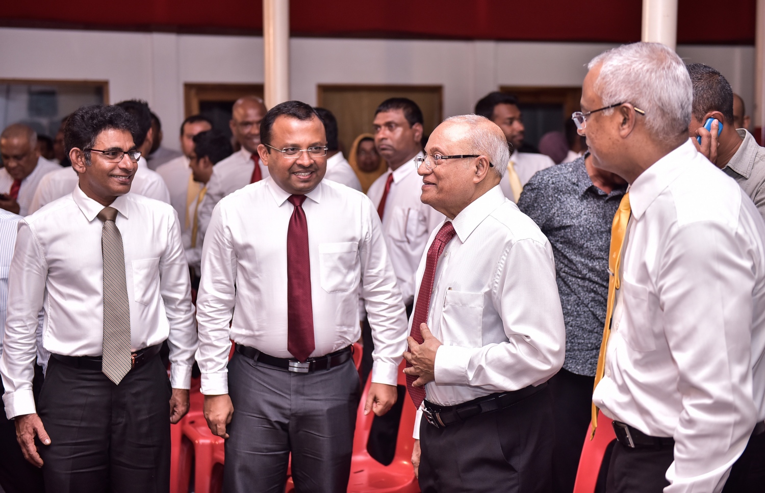 ޖުލައި 23، 2017- އިދިކޮޅު ފަރާތްތަކުން މ. ކުނޫޒްގައި ބޭއްވި ޖަލްސާގައި ކުރީގެ ރައީސް މައުމޫން ބައިވެރިވެވަޑައިގަންނަވަނީ.---މިހާރު ފޮޓޯ: ހުސެއިން ވަހީދު