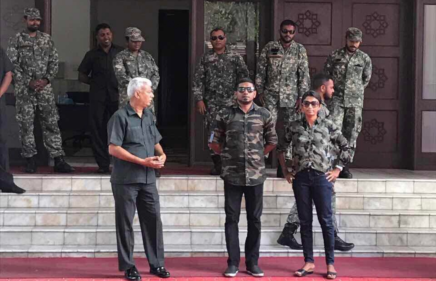 މަހްލޫފް (ކ-2) އާއި އީވާ މިއަދު މަޖިލީހުގެ ގޯތިތެރޭގައި.