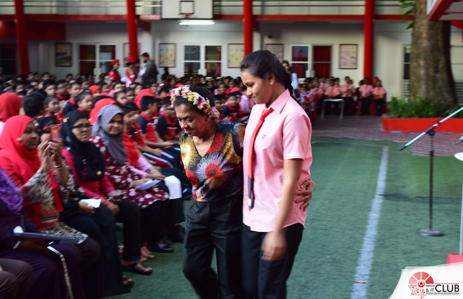 ވިސާކާ މިސް އަށް ދަރިވަރަކު މިއަދު އެހީވަނީ: އޭނާ ލަންކާއަށް އެނބުރި ވަޑައިގަންނަވަނީ ސިއްހީ ހާލަތު ވަރަށް ބޮޑަށް ގޯސްވެގެން-- ފޮޓޯ/ އިސްކަންދަރު ސްކޫލު