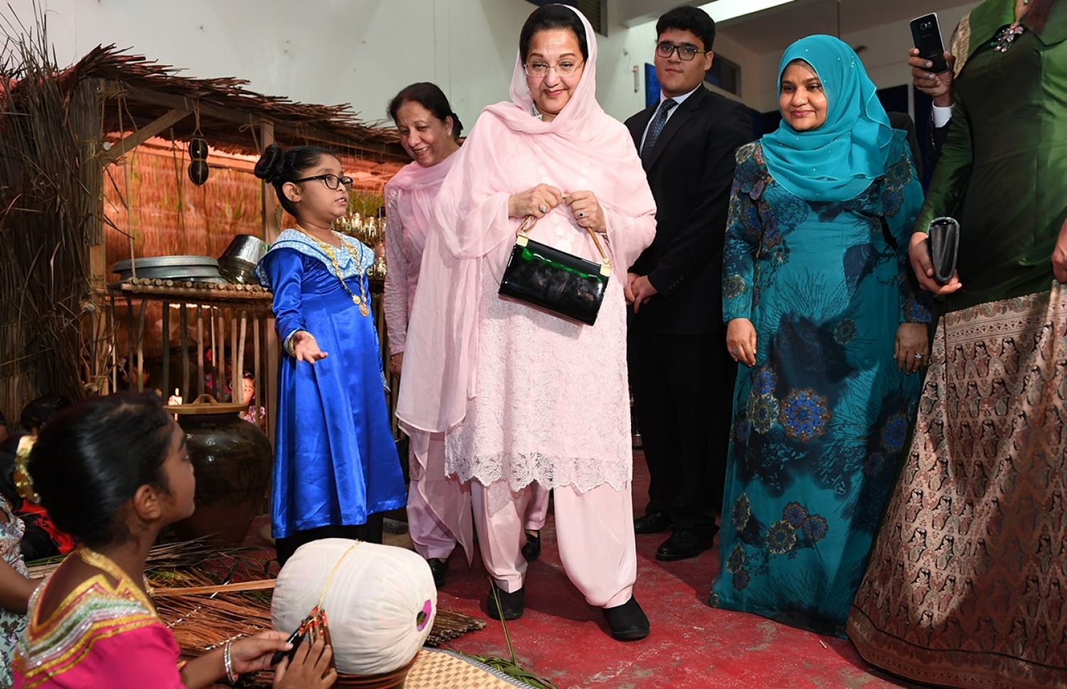 ޕާކިސްތާނުގެ ބޮޑުވަޒީރުގެ އަނބިކަނބަލުން ޖަމާލުއްދީން ސްކޫލަށް ޒިޔާރަތް ކުރެއްވުން