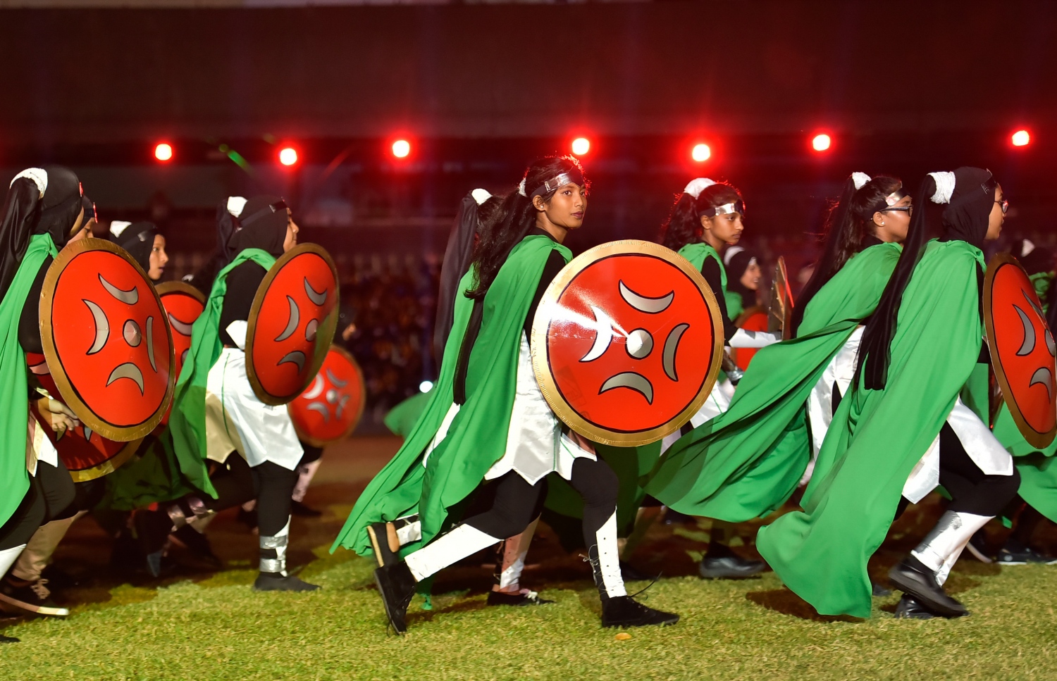 މާލެ: ޖުލައި 26، 2017: މި އަހަރުގެ މިނިވަން ދުވަހާ ގުޅިގެން ގަލޮޅު ދަނޑުގައި ބޭއްވި ކުޅިވަރުތަކުގެ ތެރެއިން ސްކޫލު ކުދިންތަކެއް އައިޓަމެއް ހުށަހަޅައިދެނީ.---މިހާރު ފޮޓޯ: ހުސެއިން ވަހީދު