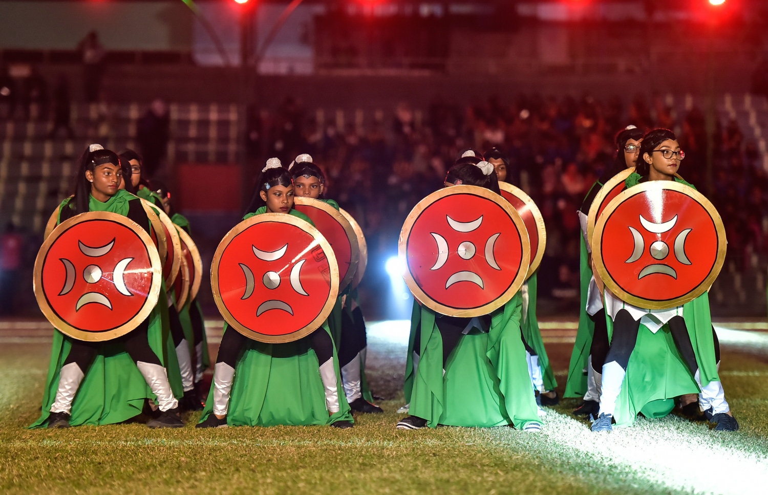 މާލެ: ޖުލައި 26، 2017: މި އަހަރުގެ މިނިވަން ދުވަހާ ގުޅިގެން ގަލޮޅު ދަނޑުގައި ބޭއްވި ކުޅިވަރުތަކުގެ ތެރެއިން ސްކޫލު ކުދިންތަކެއް އައިޓަމެއް ހުށަހަޅައިދެނީ.---މިހާރު ފޮޓޯ: ހުސެއިން ވަހީދު