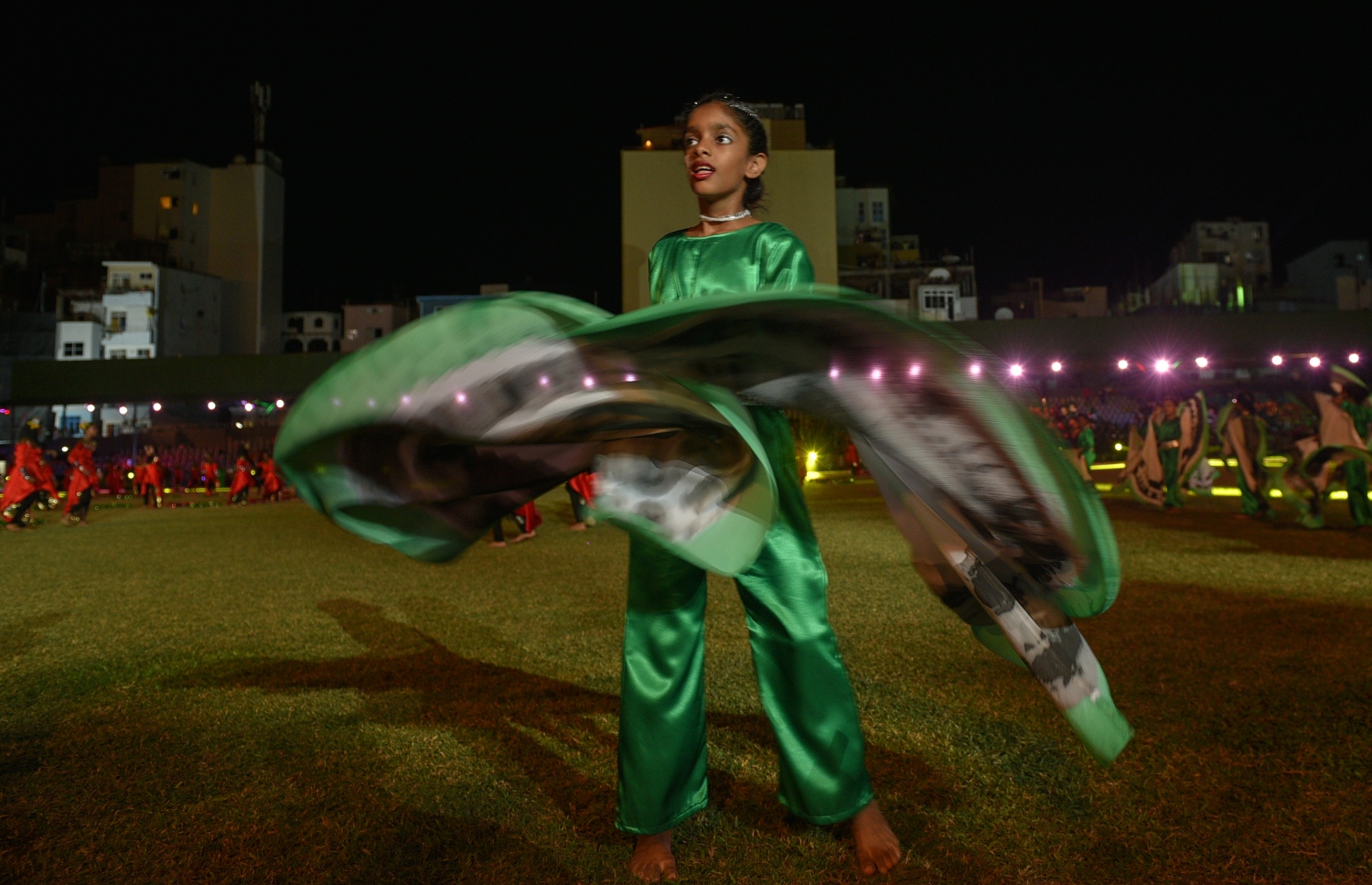 މާލެ: ޖުލައި 26، 2017: މި އަހަރުގެ މިނިވަން ދުވަހާ ގުޅިގެން ގަލޮޅު ދަނޑުގައި ބޭއްވި ކުޅިވަރުތަކުގެ ތެރެއިން ސްކޫލު ކުދިންތަކެއް އައިޓަމެއް ހުށަހަޅައިދެނީ.---މިހާރު ފޮޓޯ: ހުސެއިން ވަހީދު