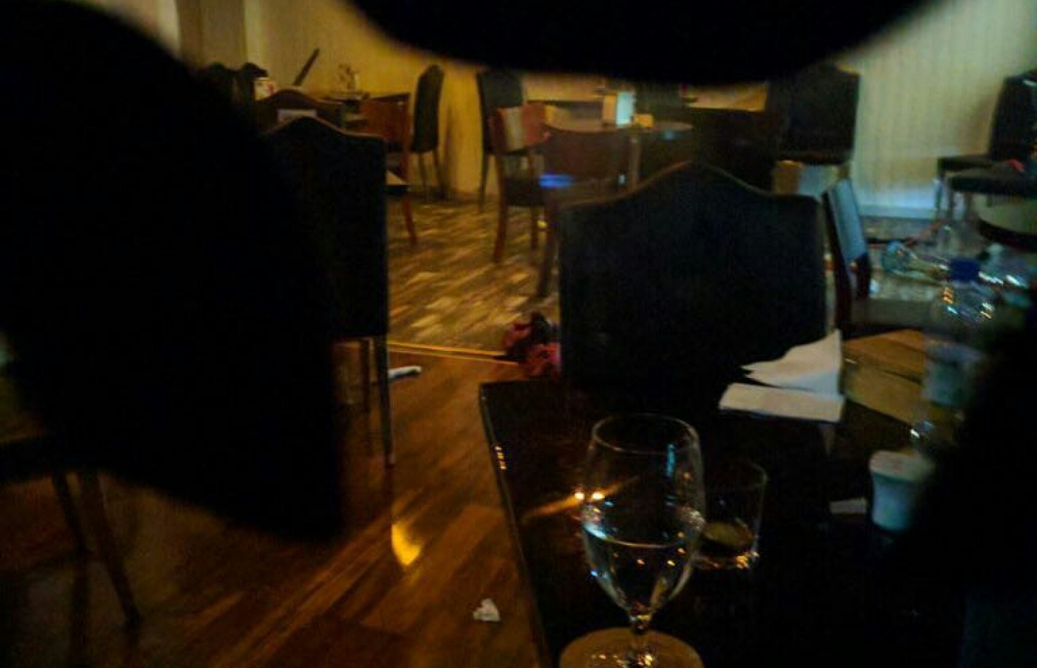 ޓާމިނަލް ކެފޭގެ އެތެރެ: ނަދީމަށް ހަމަލާދީފައިވަނީ ރައްޓެހިންތަކަކާއެކު ކޮފީ ބޯން ހުއްޓައި