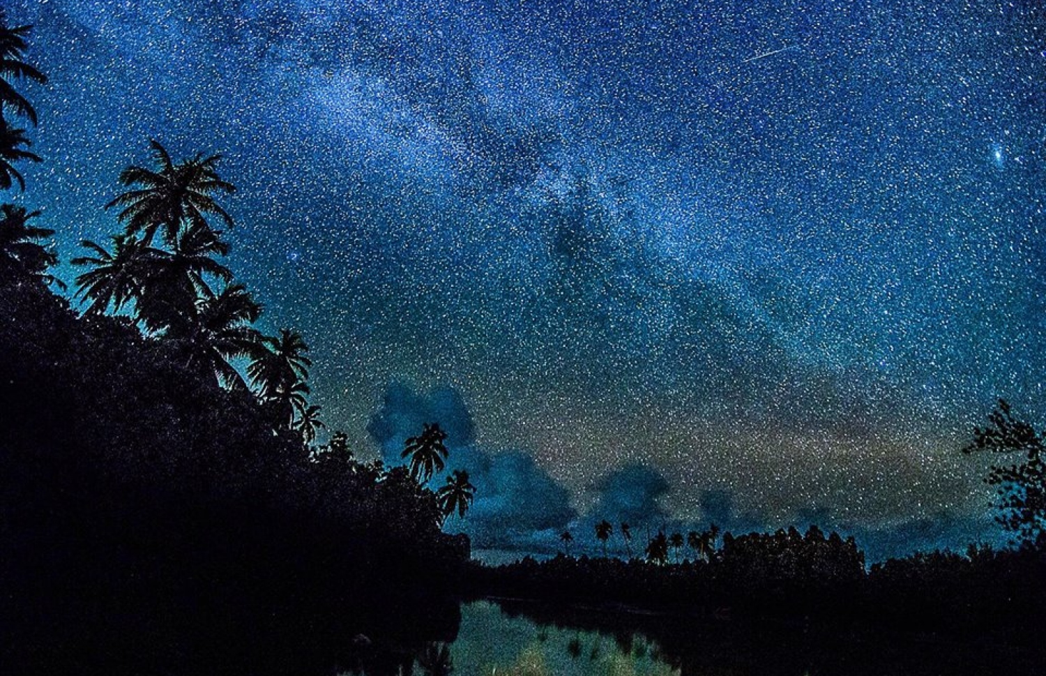 ރާއްޖޭގެ ރަށެއްގެ މަތިން އެތައް މިލިޔަން ތަރިތަކުން ޖަރީކޮށްފައި: ތަލްއަތު ހާއްސަ ވެފައިވަނީ މި ފަދަ ފޮޓޯ ނެގުމަށް-- ފޮޓޯ/ ތަލްއަތު މުހައްމަދު