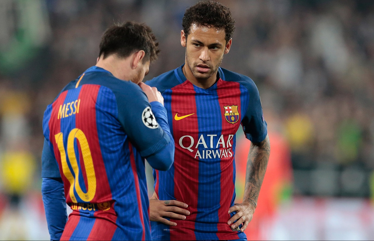 ބާސެލޯނާގެ މެޗެއްގެ ތެރެއިން ނޭމާ (ކ) މެސީ އަށް ބަލަހައްޓައިގެން.-- ފޮޓޯ: އޭއެފްޕީ