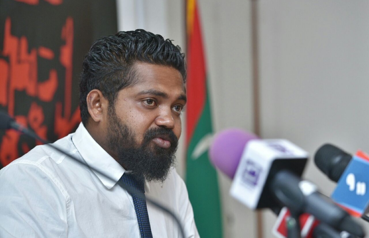 މެމްބަރު ވަހީދުުގެ ލޯޔަރު މަހްފޫޒު މިއަދު ނޫސްވެރިންނާ ވާހަކަ ދައްކަވަނީ-- ފޮޓޯ: ހުސެން ވަހީދު/ މިހާރު