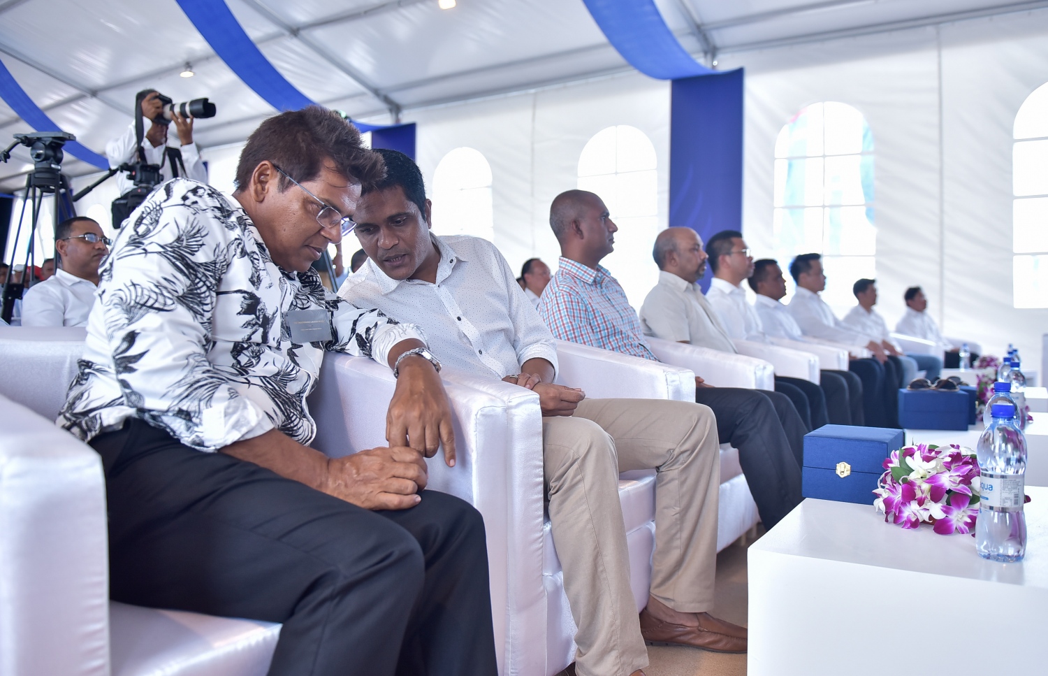 އެނބޫދޫ ފިނޮޅު: ޖުލައި 30، 2017- އެނބޫދޫ ފަޅު ހިއްކައިގެން ތަރައްގީ ކުރާ 311 މިލިއަން ޑޮލަރު (4.7 ބިލިއަން ރުފިޔާ)ގެ އިންޓަގްރޭޓެޑް ރިސޯޓް މަޝްރޫއުގެ ބިންގާ އެޅުމުގެ ރަސްމިއްޔާތުގެ ތެރެއިން.---މިހާރު ފޮޓޯ: ހުސެއިން ވަހީދު