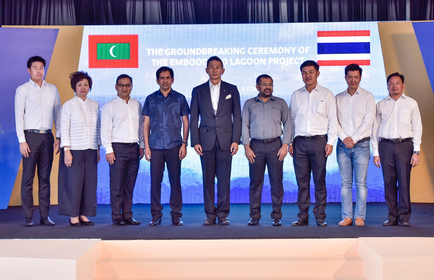 އެނބޫދޫ ފިނޮޅު: ޖުލައި 30، 2017- އެނބޫދޫ ފަޅު ހިއްކައިގެން ތަރައްގީ ކުރާ 311 މިލިއަން ޑޮލަރު (4.7 ބިލިއަން ރުފިޔާ)ގެ އިންޓަގްރޭޓެޑް ރިސޯޓް މަޝްރޫއުގެ ބިންގާ އެޅުމުގެ ރަސްމިއްޔާތުގެ ތެރެއިން.---މިހާރު ފޮޓޯ: ހުސެއިން ވަހީދު