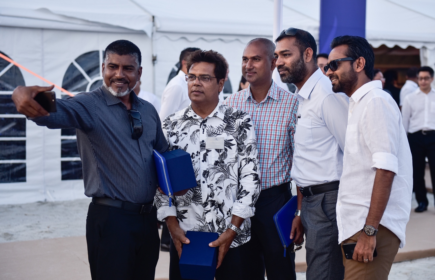 އެނބޫދޫ ފިނޮޅު: ޖުލައި 30، 2017- އެނބޫދޫ ފަޅު ހިއްކައިގެން ތަރައްގީ ކުރާ 311 މިލިއަން ޑޮލަރު (4.7 ބިލިއަން ރުފިޔާ)ގެ އިންޓަގްރޭޓެޑް ރިސޯޓް މަޝްރޫއުގެ ބިންގާ އެޅުމުގެ ރަސްމިއްޔާތުގެ ތެރެއިން.---މިހާރު ފޮޓޯ: ހުސެއިން ވަހީދު