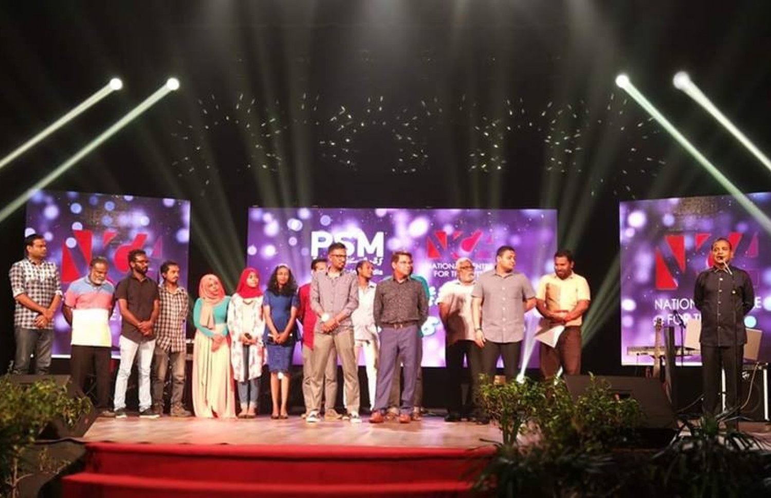 މި އަހަރު އެންމެ މޮޅު ޑްރާމާއަކަށް ހޮވުނު "ކަޅާއި ހުދު" ގެ ޓީމް ސްޓޭޖްމަތީގައި.