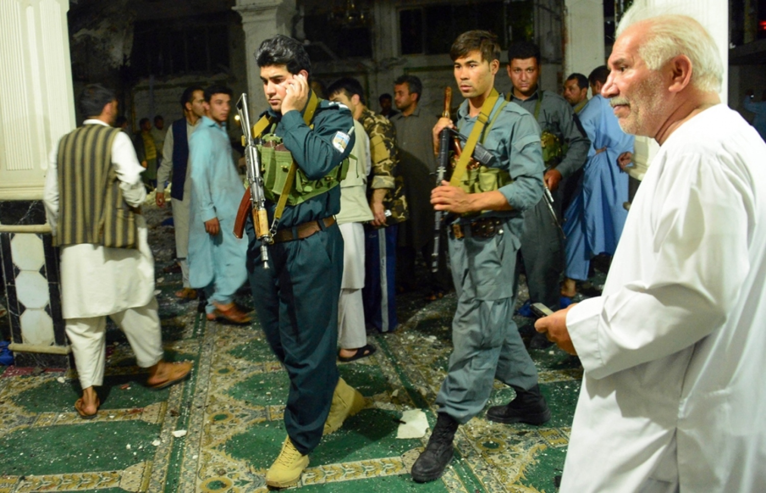 އަފްޣާނިސްތާން މިސްކިތަށް ހަމަލާ ދިނީ ކާބުލްގައި ހުންނަ އިރާގު އެމްބަސީ އަށް ހަމަލާދިންތާ އެއް ދުވަސް ފަހުން. --ފޮޓޯ:އޭއެފްޕީ