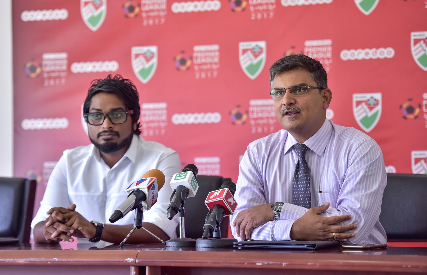 އުރީދޫގެ ސީއީއޯ ނަޖީބު (ކ) އާއި އެފްއޭއެމްގެ ރައީސް ބައްސާމް.-- ފޮޓޯ: ހުސެއިން ވަހީދު/ މިހާރު