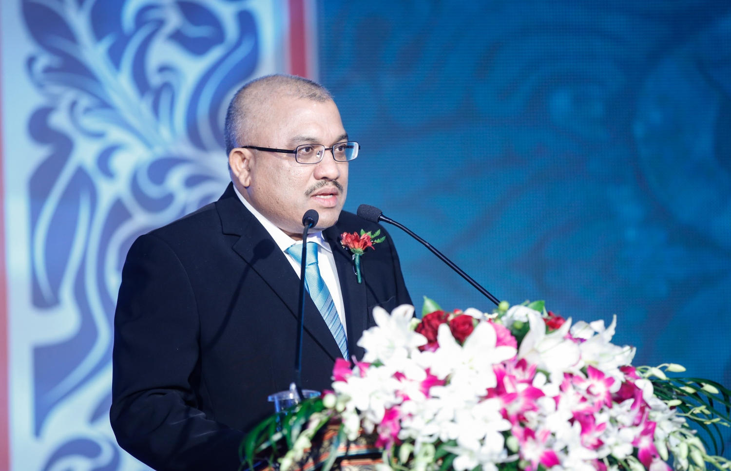 މީރާގެ ހަތްވަނަ އަހަރީ ދުވަހުގެ ހަފުލާގައި ނައިބު ރައީސް އަބްދުﷲ ޖިހާދު މިރޭ ވާހަކަފުޅު ދައްކަވަނީ.---މިހާރު ފޮޓޯ: ހުސެއިން ވަހީދު