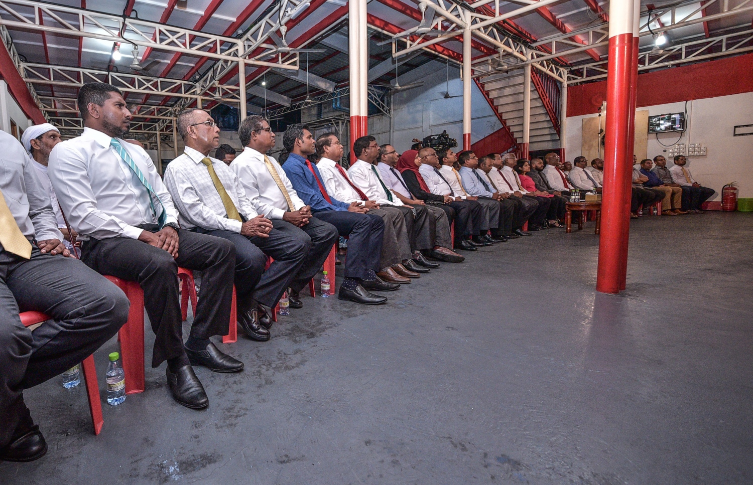 އިދިކޮޅު ޕާޓީތަކުގެ ޖަލްސާއެއް ކުނޫޒުގައި ކުރިއަށް ދަނީ: އަންނަ އިންތިހާބު ކާމިޔާބު ކުރެވޭނީ ވަރަށް ހުޝިޔާރު މީހަކަށް ކަމަށް އަމީން ވިދާޅުވި