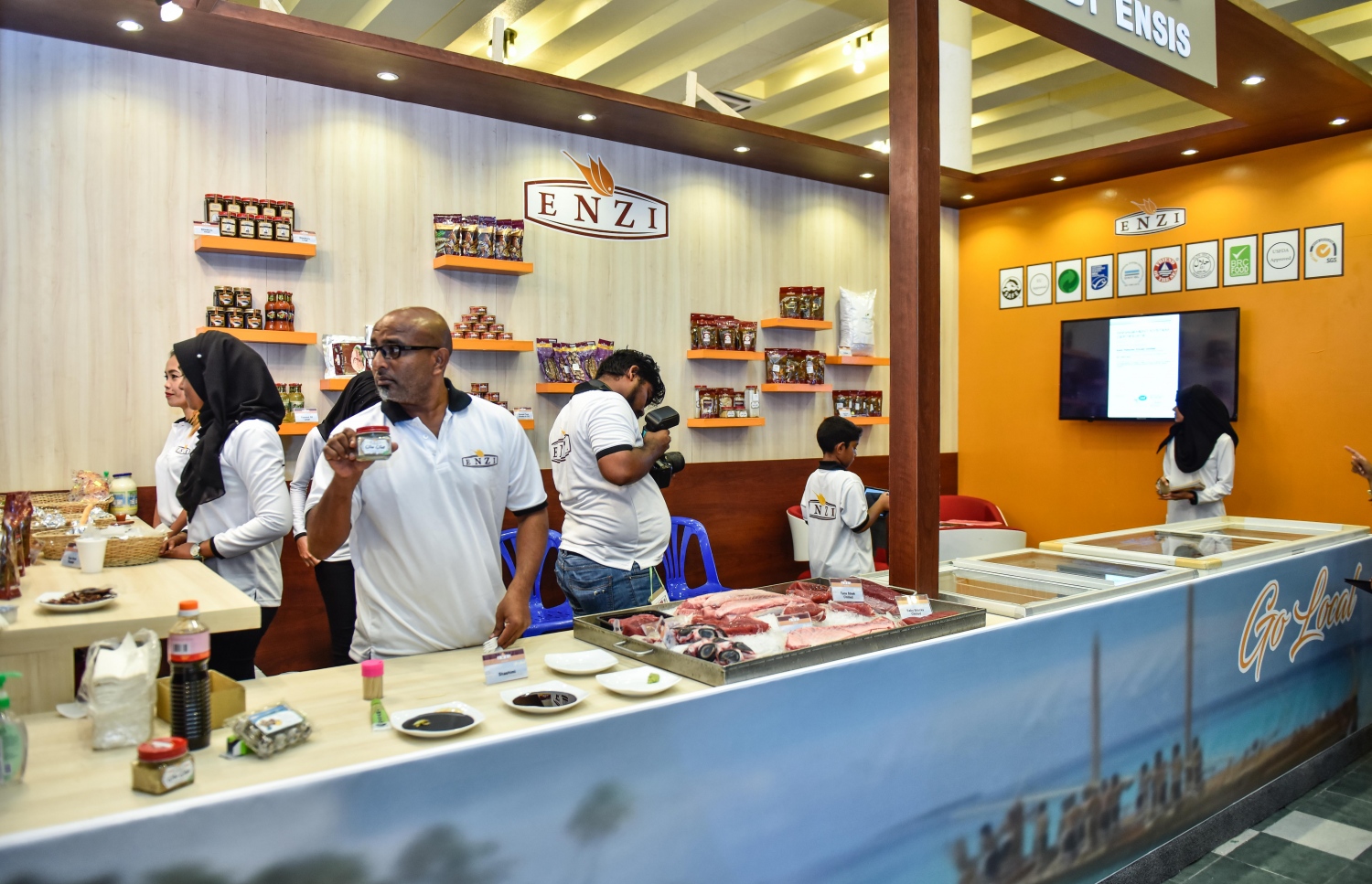 މާލެ: އޮގަސްޓް 8، 2017- ރާއްޖޭގައި ބާއްވަމުން އަންނަ އެންމެ ބޮޑު އިންޓަނޭޝަނަލް ފެއާ ކަމަށް ވާ ފުޑް އެންޑް ހޮސްޕިޓަލިޓީ އޭޝިއާ މޯލްޑިވްސް (އެފްއެޗްއޭއެމް) ފެއާގެ ތެރެއިން.---މިހާރު ފޮޓޯތައް: ހުސެއިން ވަހީދު