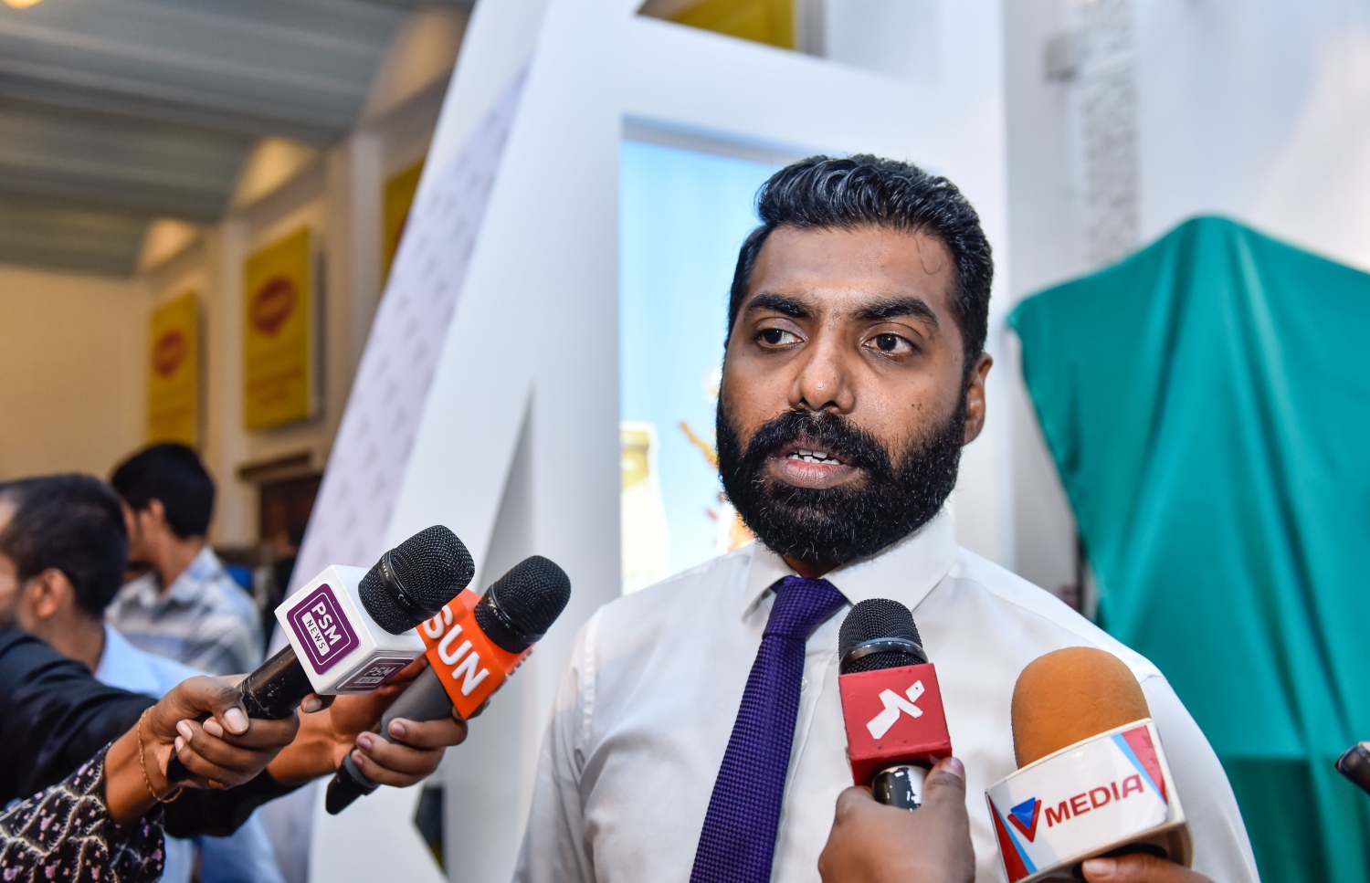 ސްޓާބަކްސް ތައާރަފް ކުރުމަށް ފަހު ފައިޒަލް މީޑިއާ އަށް މައުލޫމާތު ދެނީ-- މިހާރު ފޮޓޯ: ހުސައިން ވަހީދު