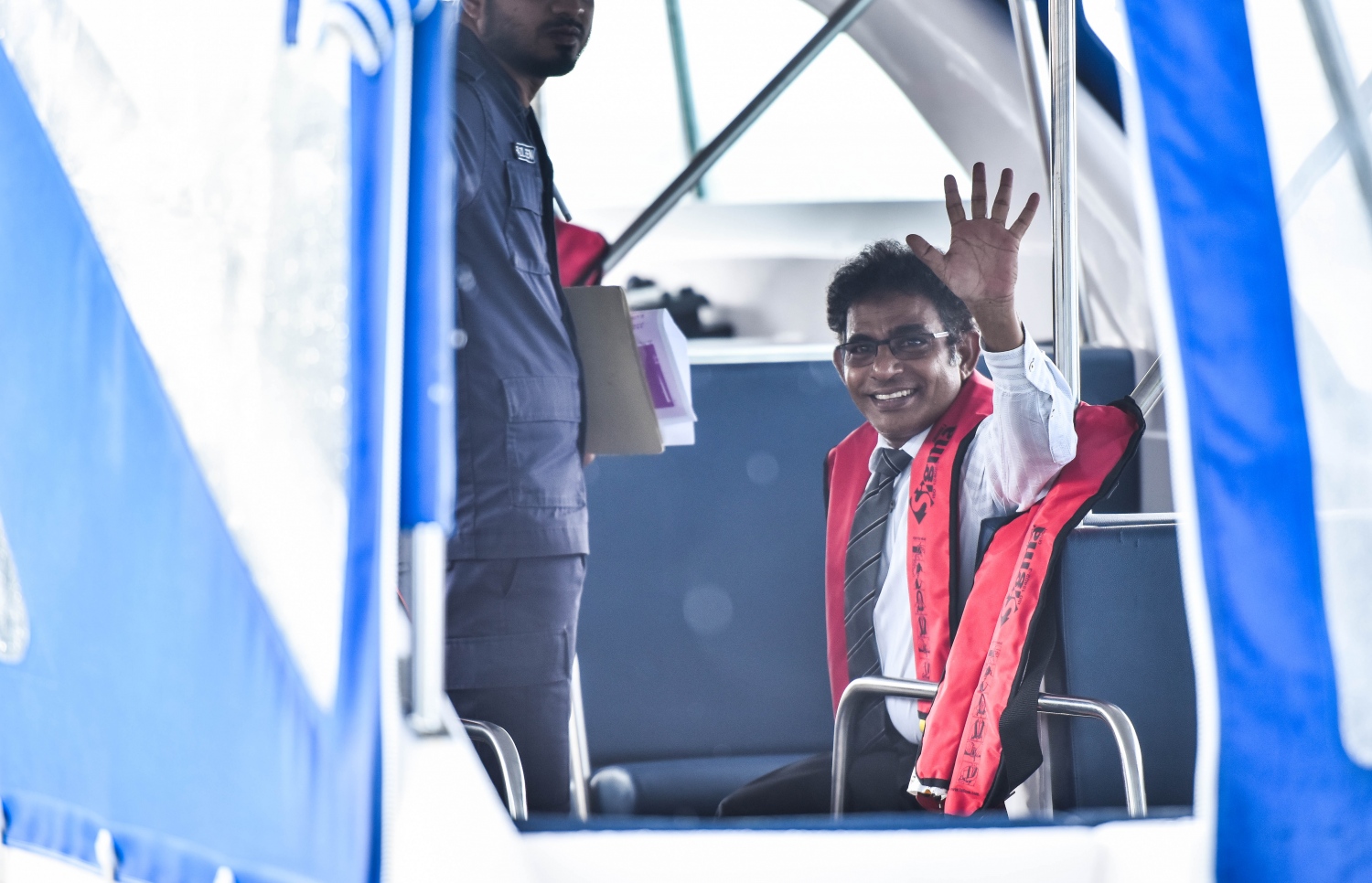 ކްރިމިނަލް ކޯޓުގައި ބޭއްވި ބަންދުގެ މަޖިލިހަށް ފަހު، ވައްޑެ އަނބުރާ ދޫނިދު އަށް މިއަދު ގެންދަނީ.---މިހާރު ފޮޓޯ: ހުސެއިން ވަހީދު