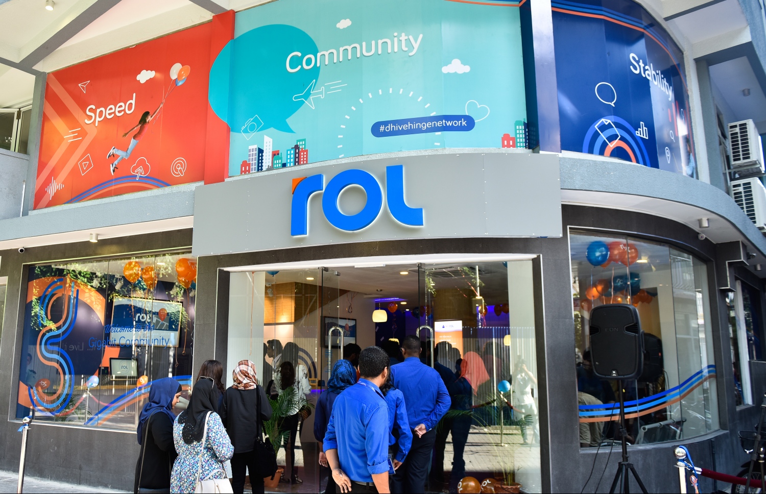 އާރްއޯއެލް ހެޑް އޮފީހަށް ކަސްޓަމަރުން ވަންނަނީ--ފައިލް ފޮޓޯ:މިހާރު