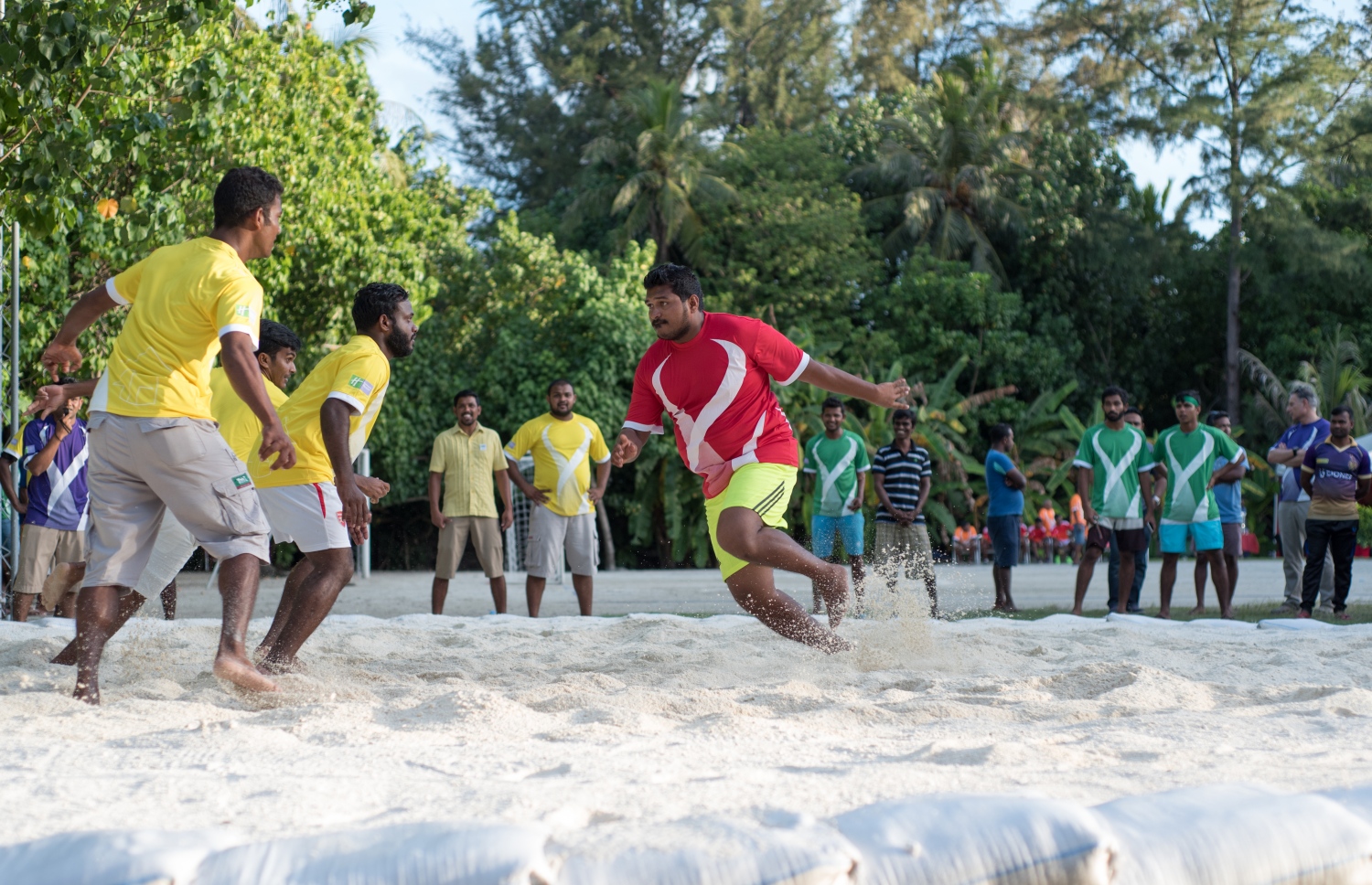 ކަނޑޫމާ ރިސޯޓުގައި ފެށި މިނީ އޮލިމްޕިކްސްގައި ކުރިއަ ގެންށްދާ ބައިބަލާ މުބާރާތުގައި އިއްޔެ ހަވީރު މެޗެއް ކުޅެނީ-- ފޮޓޯ: ކަނޑޫމާ ރިސޯޓު