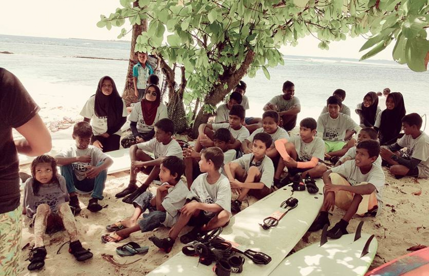 "ލިއްގެހުދަޓާ" މުބާރާތުގެ ބައެއް ބައިވެރިން ގޮނޑުދޮށުގައި އިށީނދެލައިގެން