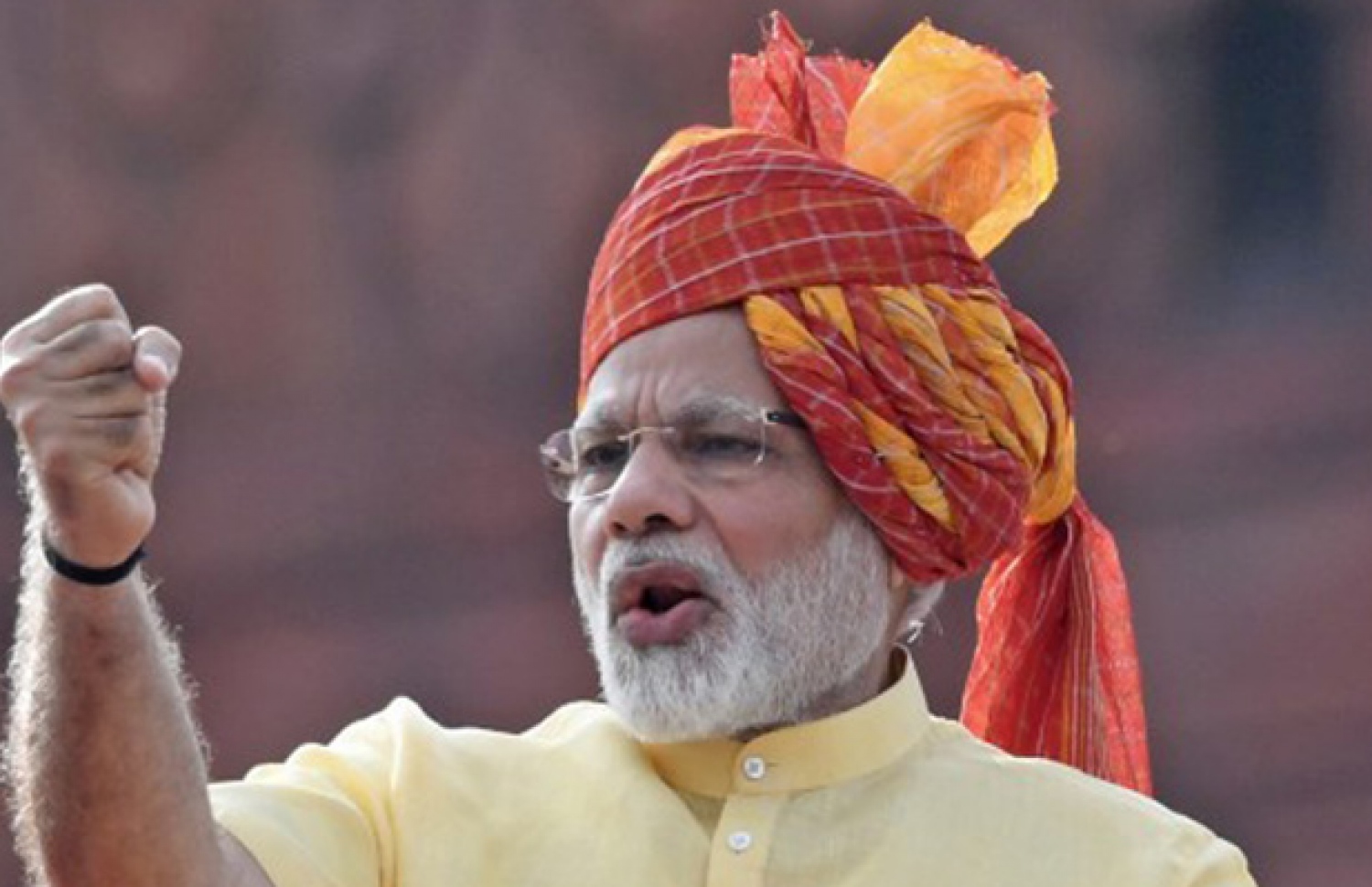 އިންޑިއާގެ ބޮޑު ވަޒީރު މޯދީ މިނިވަން ދުވަހުގެ ތަގްރީރު ދެއްވަނީ. --ފޮޓޯ:އޭއެފްޕީ