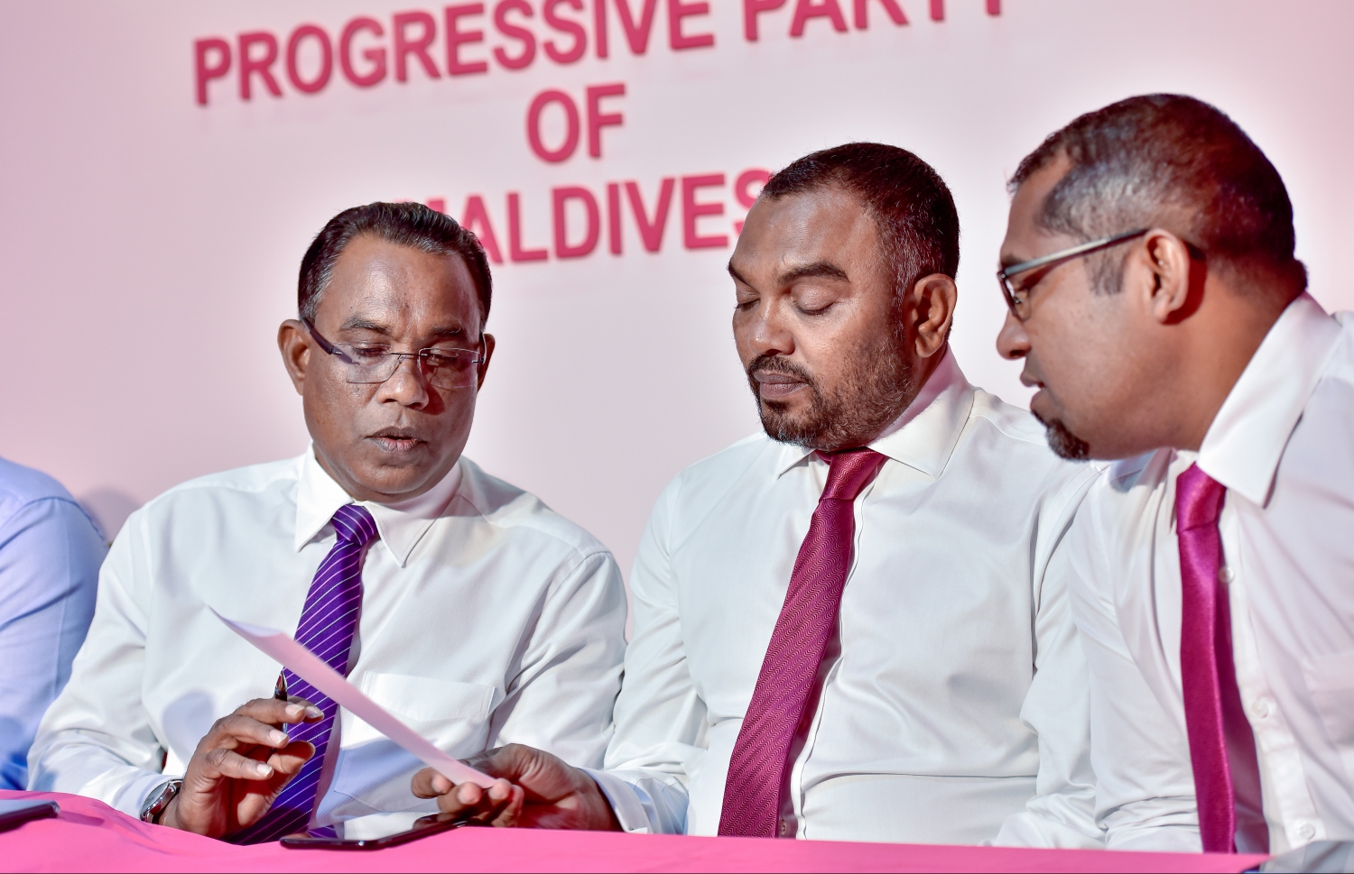 ޕީޕީއެމްގެ ޕްރެސް ކޮންފަރެންސްގައި ބައިވެރިވެވަޑައިގަތް ޕީޕީއެމްގެ ޕާލަމެންޓްރީ ގްރޫޕުގެ ބައެއް މެމްބަރުން. --ފޮޓޯ: ނިޝާން އަލީ/ މިހާރު