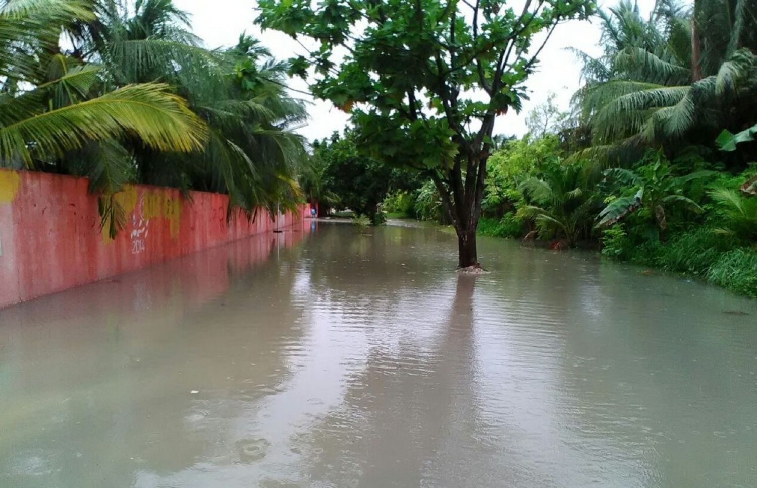 މިލަންދޫ ރަށު ތެރޭގައި ފެން ބޮޑުވެފައި.- ފޮޓޯ: މިލަންދޫ ކައުންސިލް