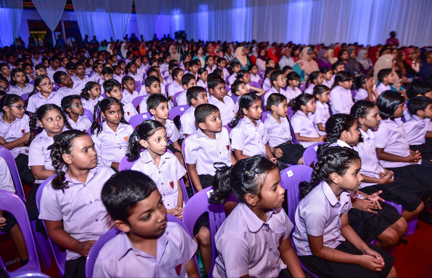 މާލެ: އޮގަސްޓް 18، 2017- ޣިޔާސުއްދީން ސްކޫލުގެ މިދިޔަ އަހަރުގެ އަހަރީ އިނާމު ދިނުމުގެ ޖަލްސާގެ ތެރެއިން.---މިހާރު ފޮޓޯ: ހުސެއިން ވަހީދު