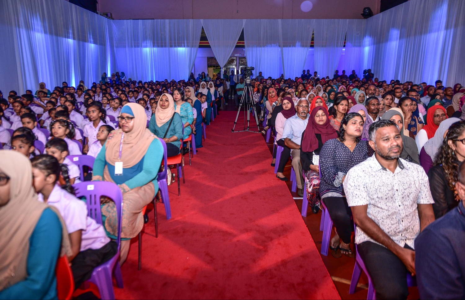 މާލެ: އޮގަސްޓް 18، 2017- ޣިޔާސުއްދީން ސްކޫލުގެ މިދިޔަ އަހަރުގެ އަހަރީ އިނާމު ދިނުމުގެ ޖަލްސާގެ ތެރެއިން.---މިހާރު ފޮޓޯ: ހުސެއިން ވަހީދު