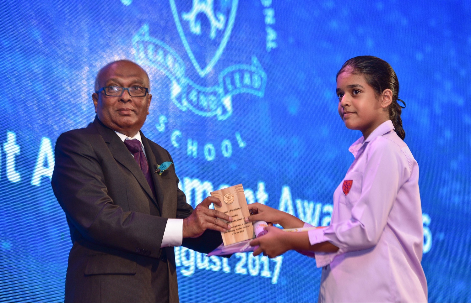 މާލެ: އޮގަސްޓް 18، 2017- ޢިޔާސުއްދީން ސްކޫލުގެ މިދިޔަ އަހަރުގެ އަހަރީ އިނާމު ދިނުމުގެ ޖަލްސާގެ ތެރެއިން.---މިހާރު ފޮޓޯ: ހުސެއިން ވަހީދު